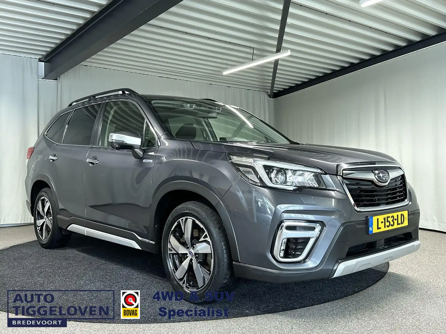 Subaru Forester 2.0i e-BOXER First Edition Automaat | Trekhaak | L Gris - 1