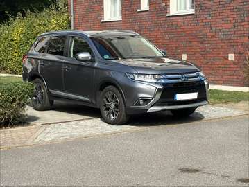 Outlander 2.2 DI-D 4WD Aut. Diamant Edition