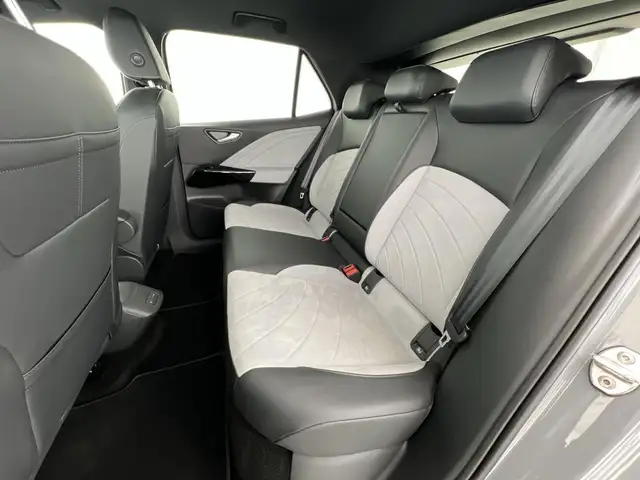 Volkswagen Id.3 view 8