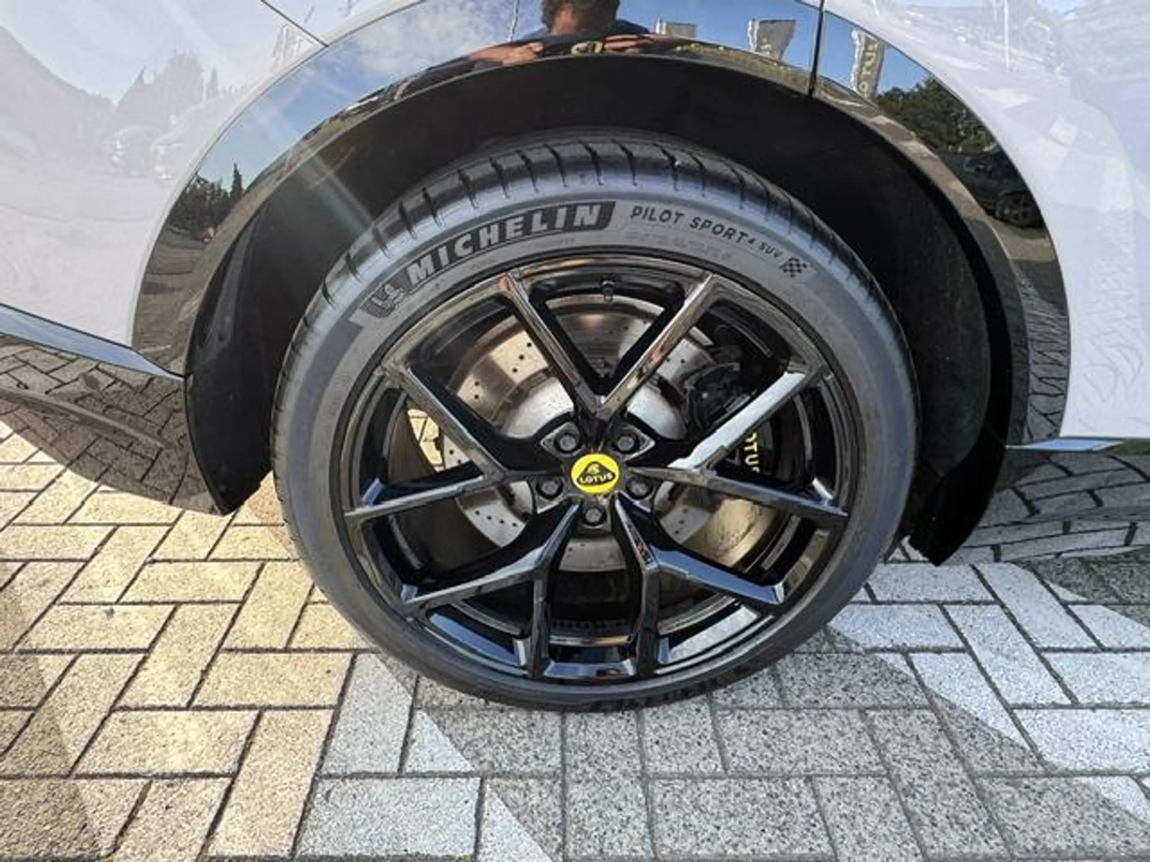 Lotus Eletre BEV 450kW — photo 15