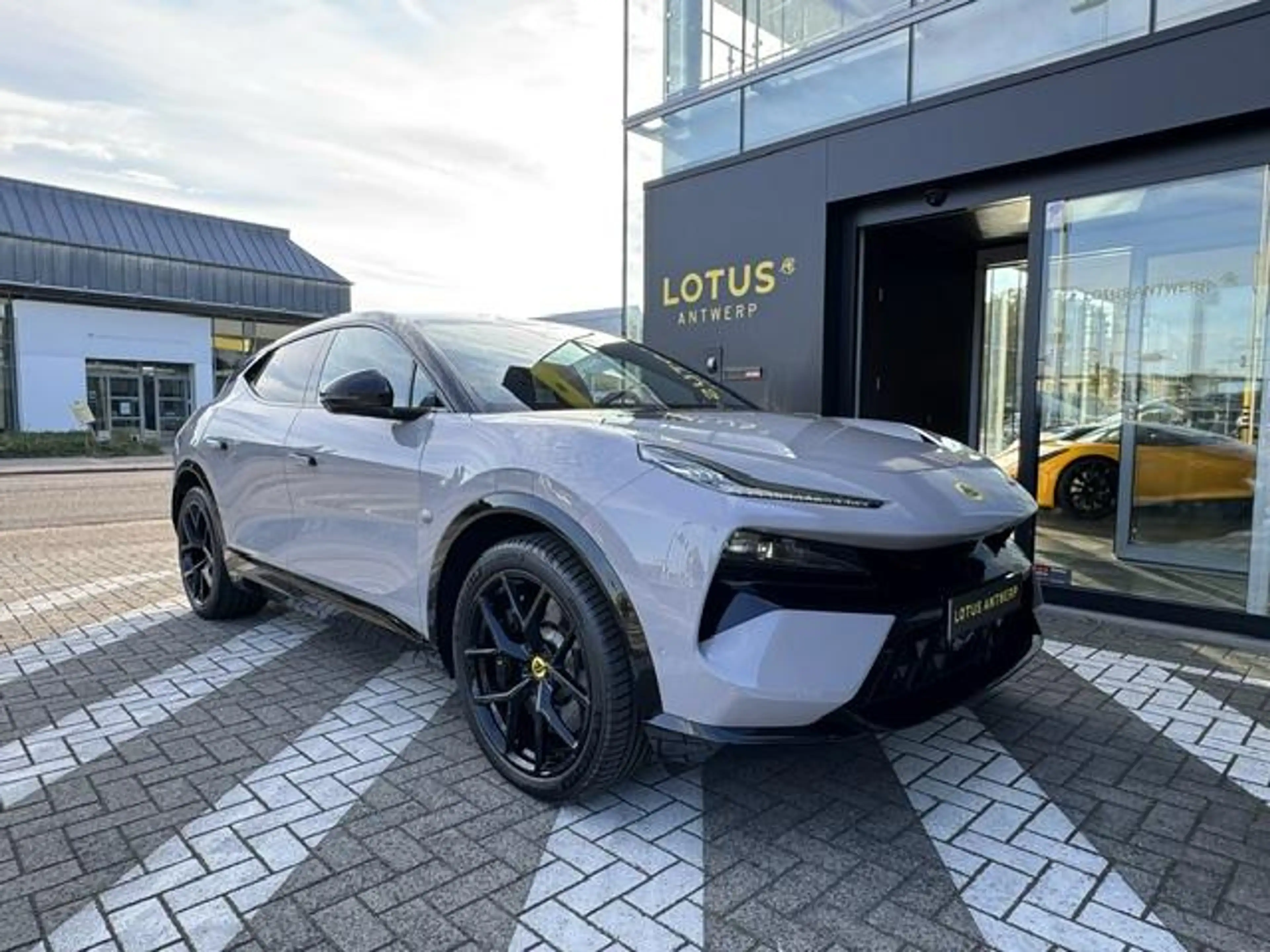 Lotus Eletre BEV 450kW — photo 10