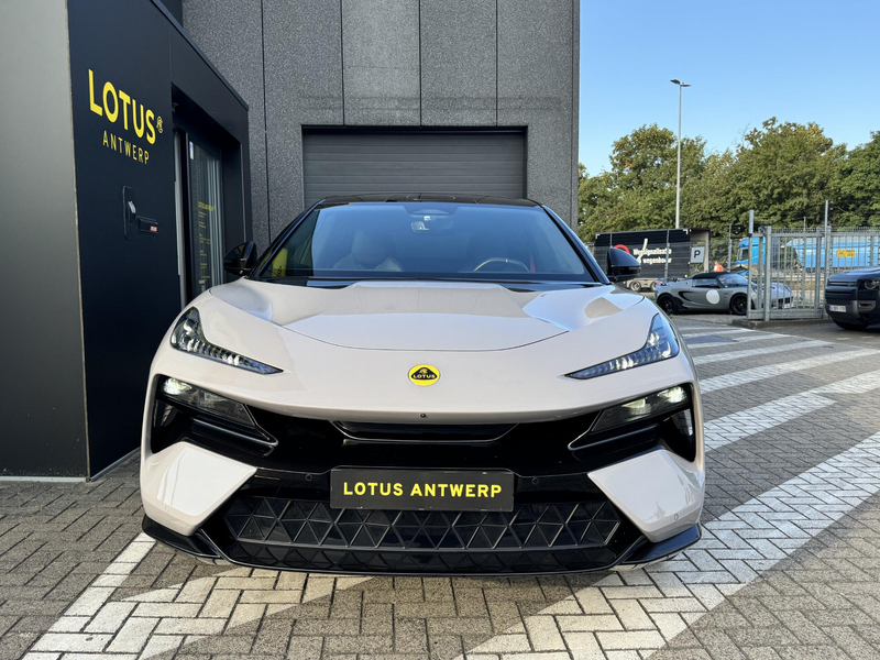 Lotus Eletre BEV 450kW — photo 3