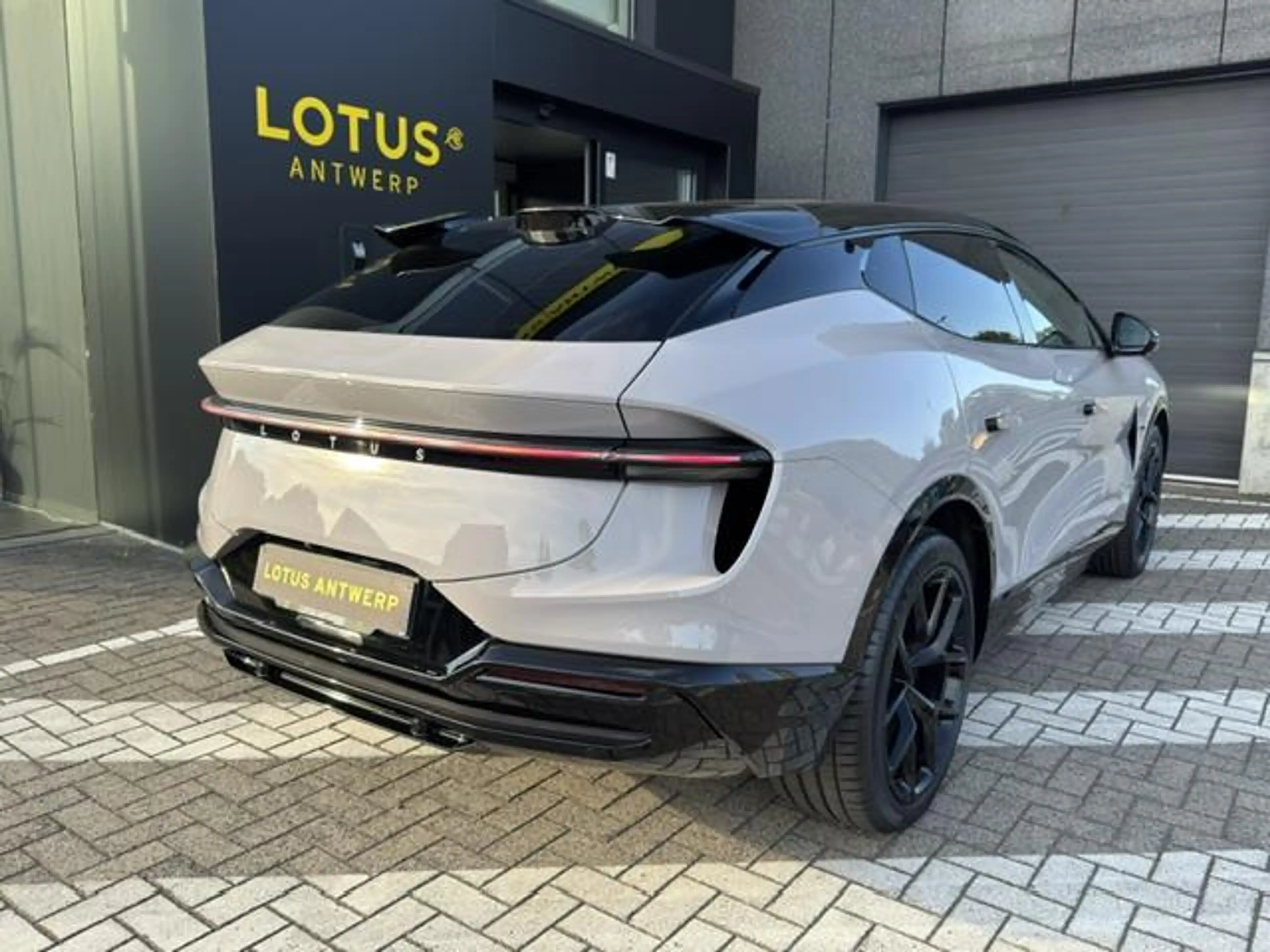 Lotus Eletre BEV 450kW — photo 13