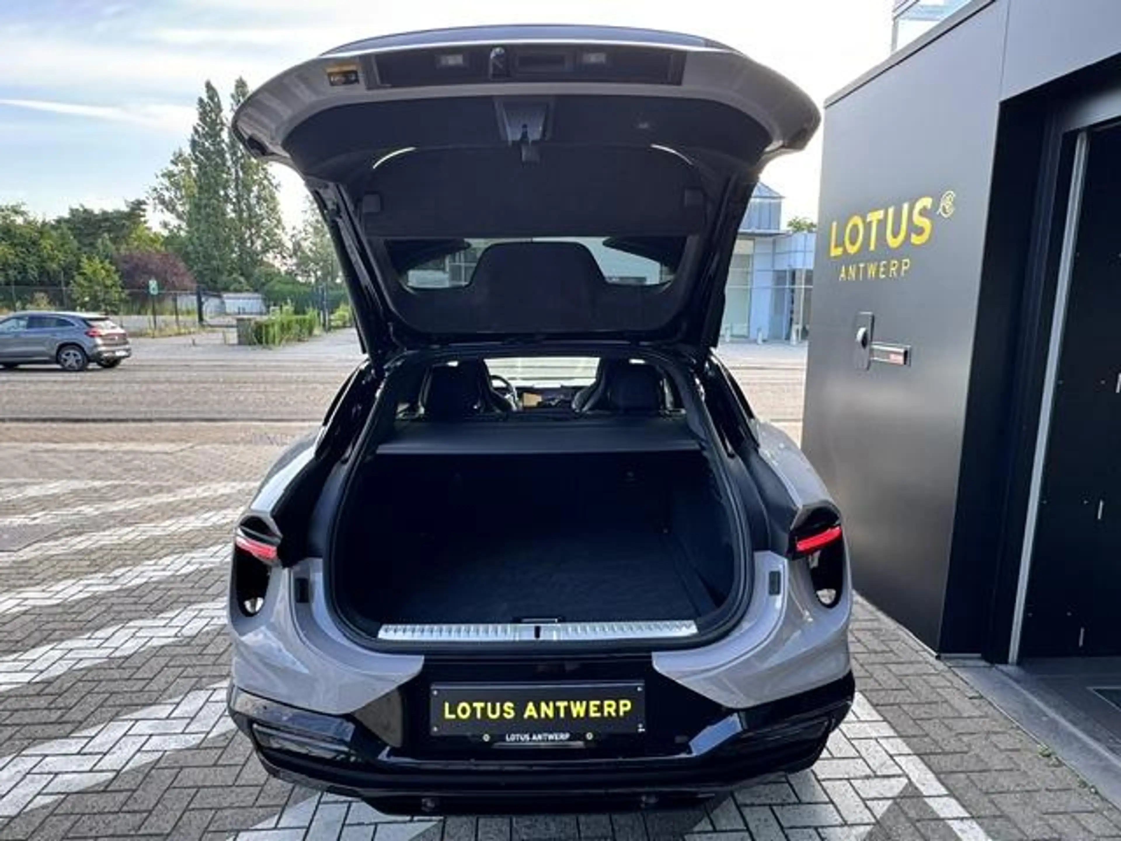 Lotus Eletre BEV 450kW — photo 6