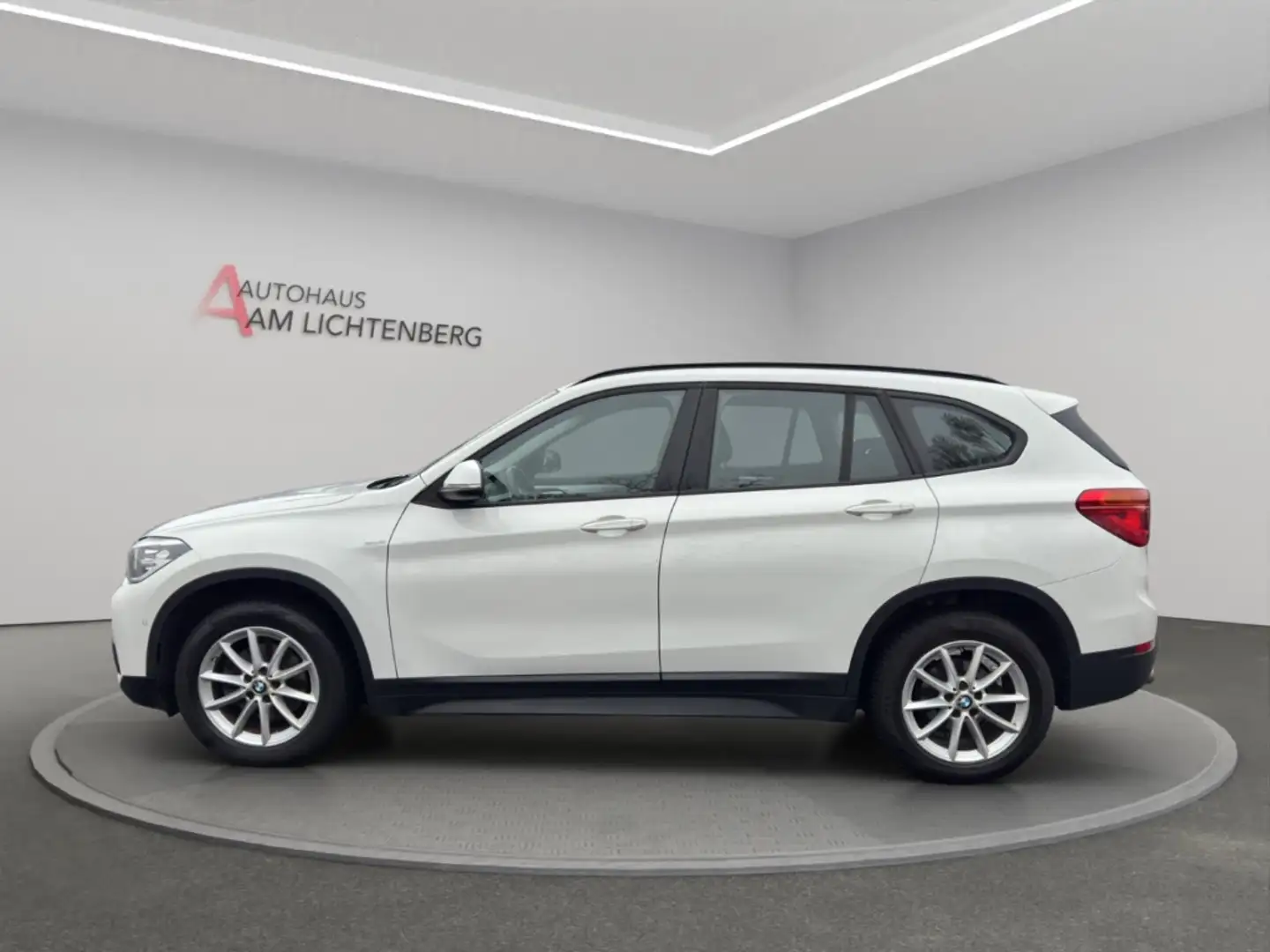 BMW X1 sDrive 18 d Advantage LED+AHK+NAVI+PDC+TEMPOMAT+KL White - 2