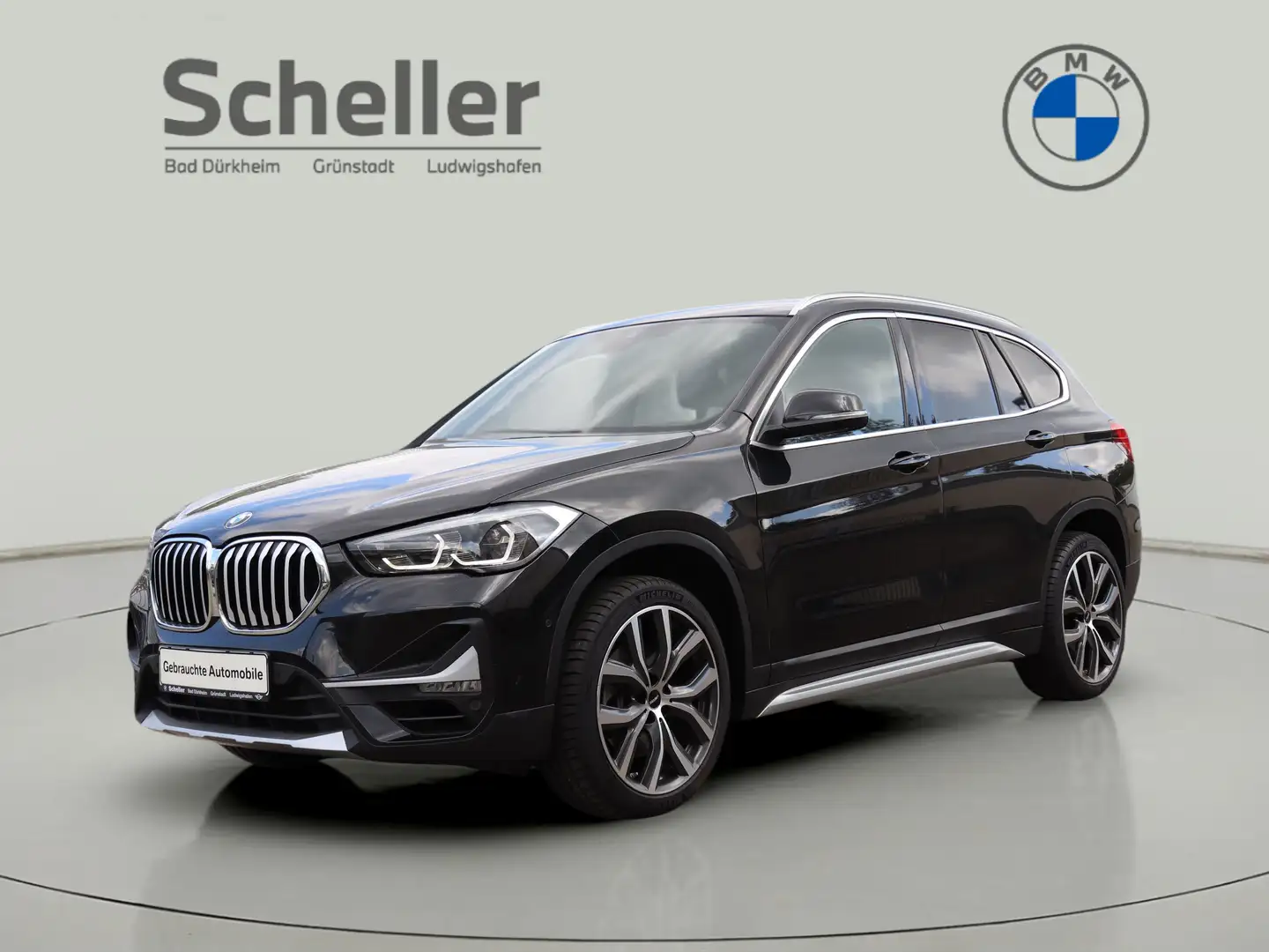 BMW X1 sDrive20i xLine HiFi DAB LED RFK Navi Shz Schwarz - 1