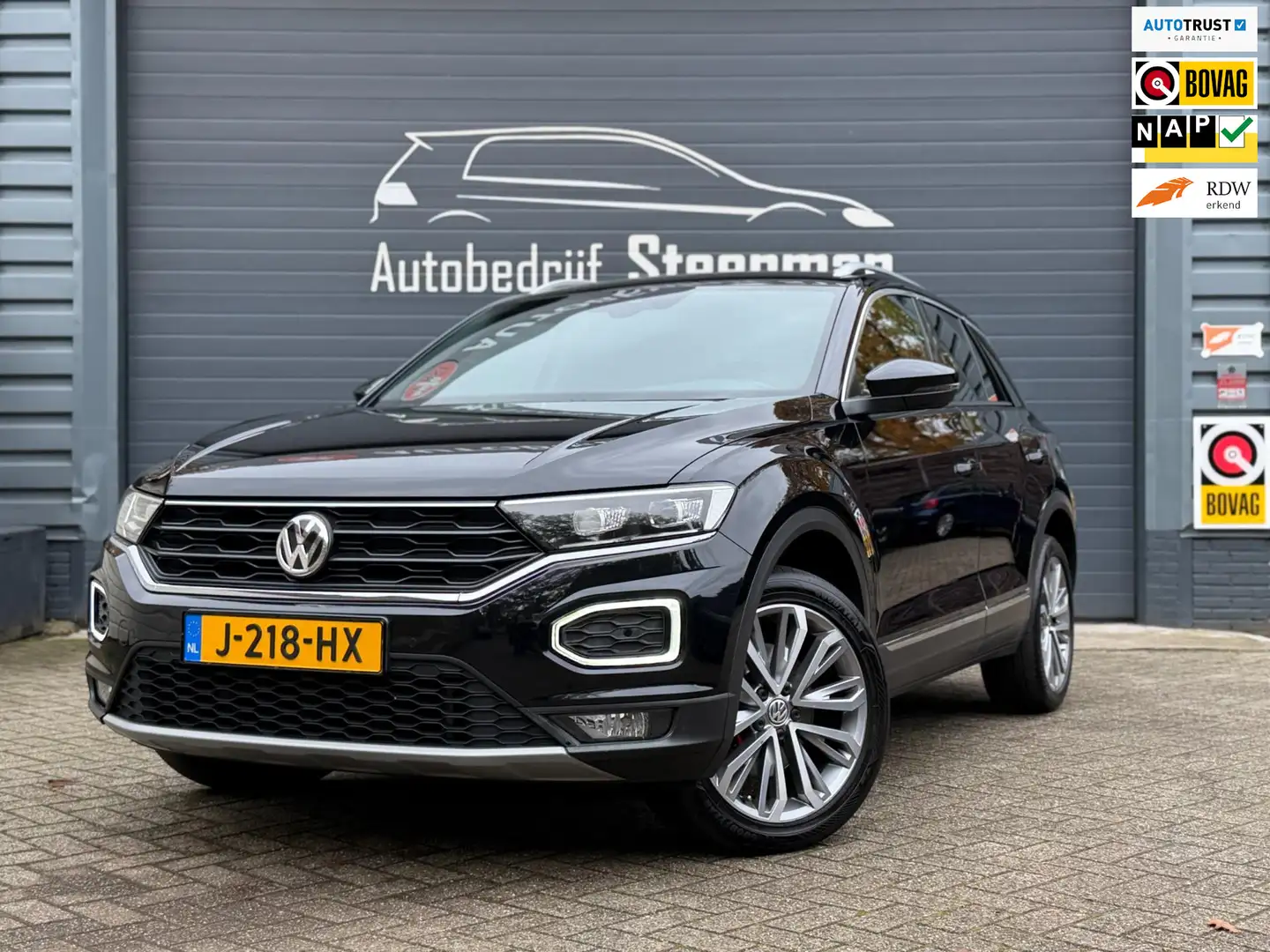 Volkswagen T-Roc 1.5 TSI Sport | Camera | Carplay| LED | 18" LM Zwart - 1