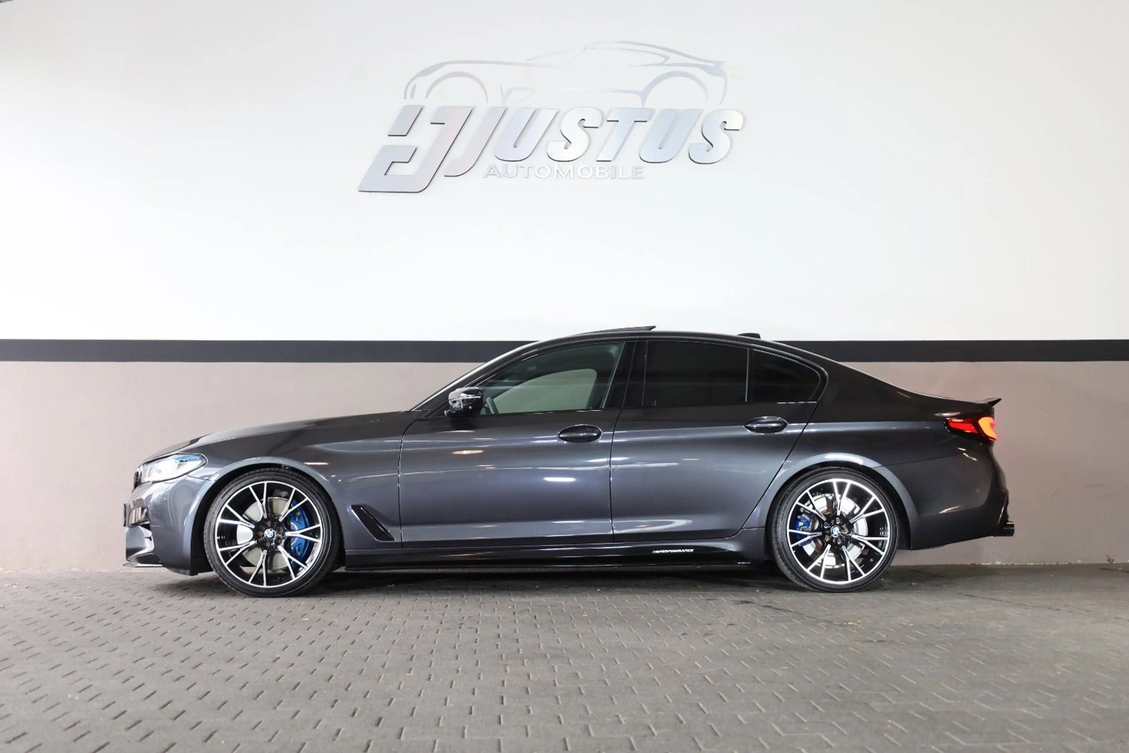 BMW 550 i xDrive/360*/HUD/SHZ/MASSAGE/TTW/ACC/HK/R20 — photo 3