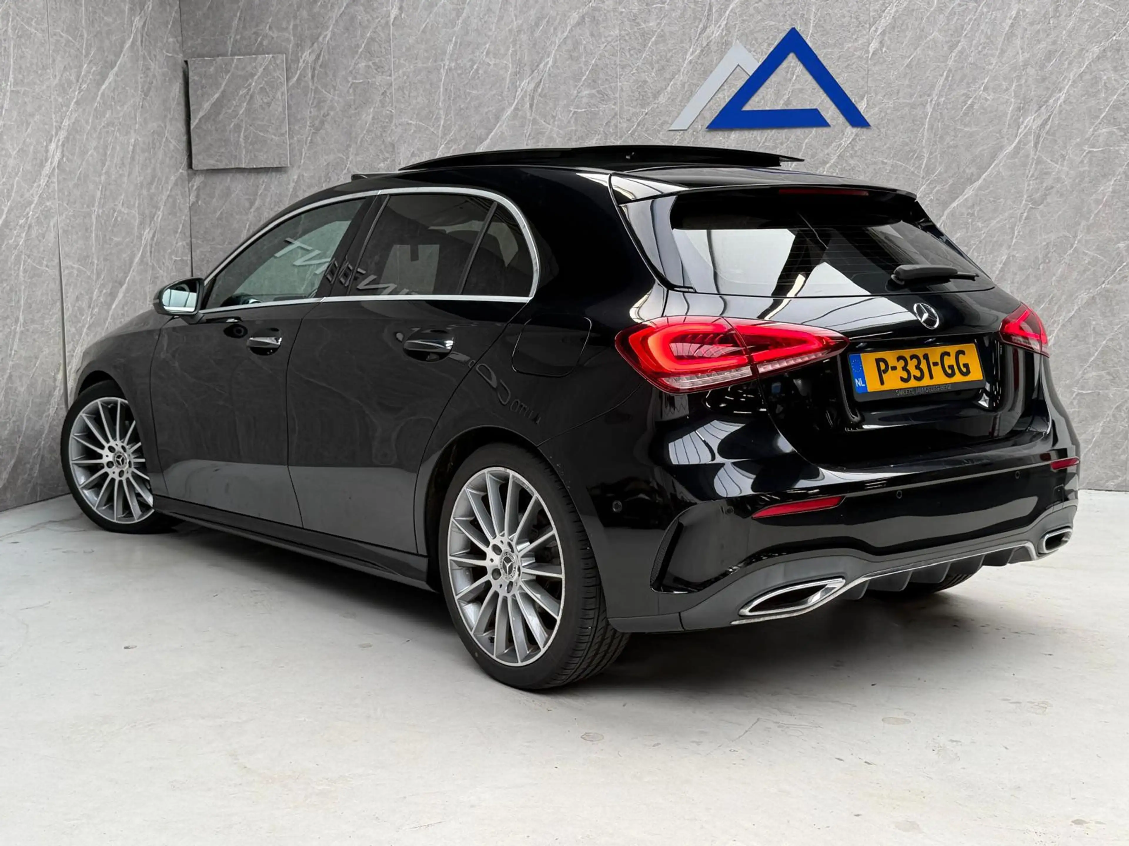 Mercedes-Benz A 180 d / AUT / APK / Panorama / Leder / Camera — photo 2