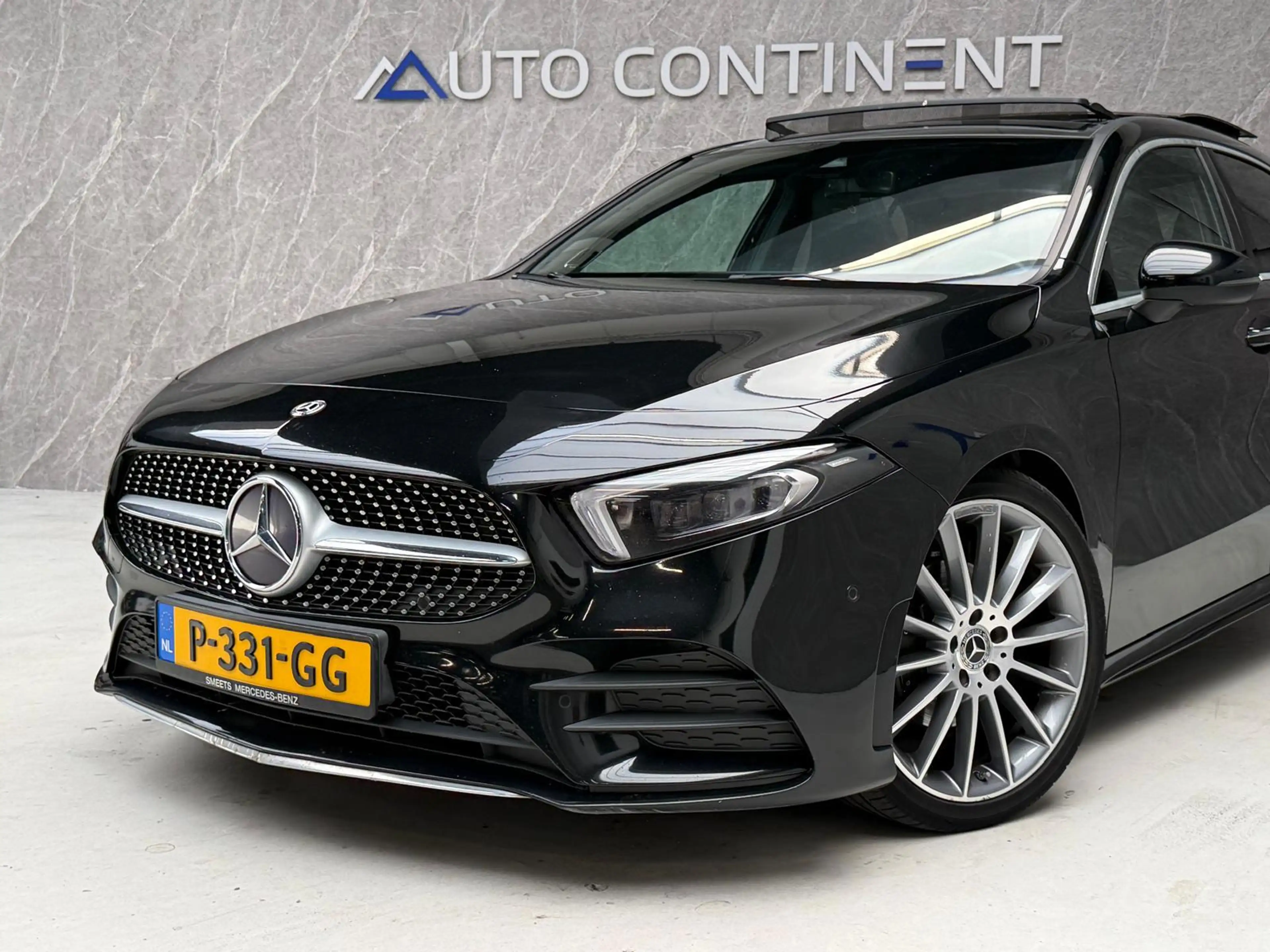 Mercedes-Benz A 180 d / AUT / APK / Panorama / Leder / Camera — photo 6