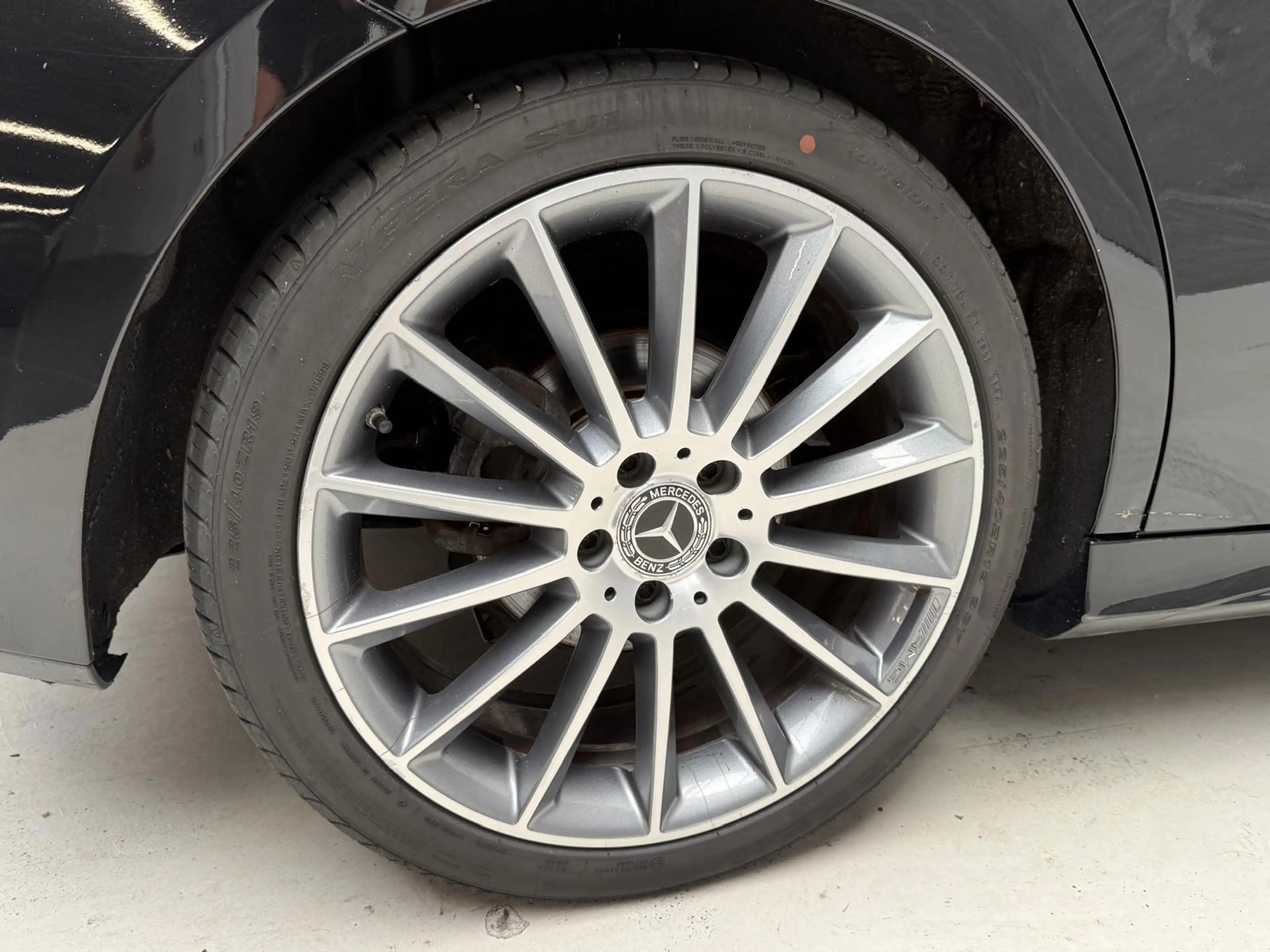 Mercedes-Benz A 180 d / AUT / APK / Panorama / Leder / Camera — photo 10