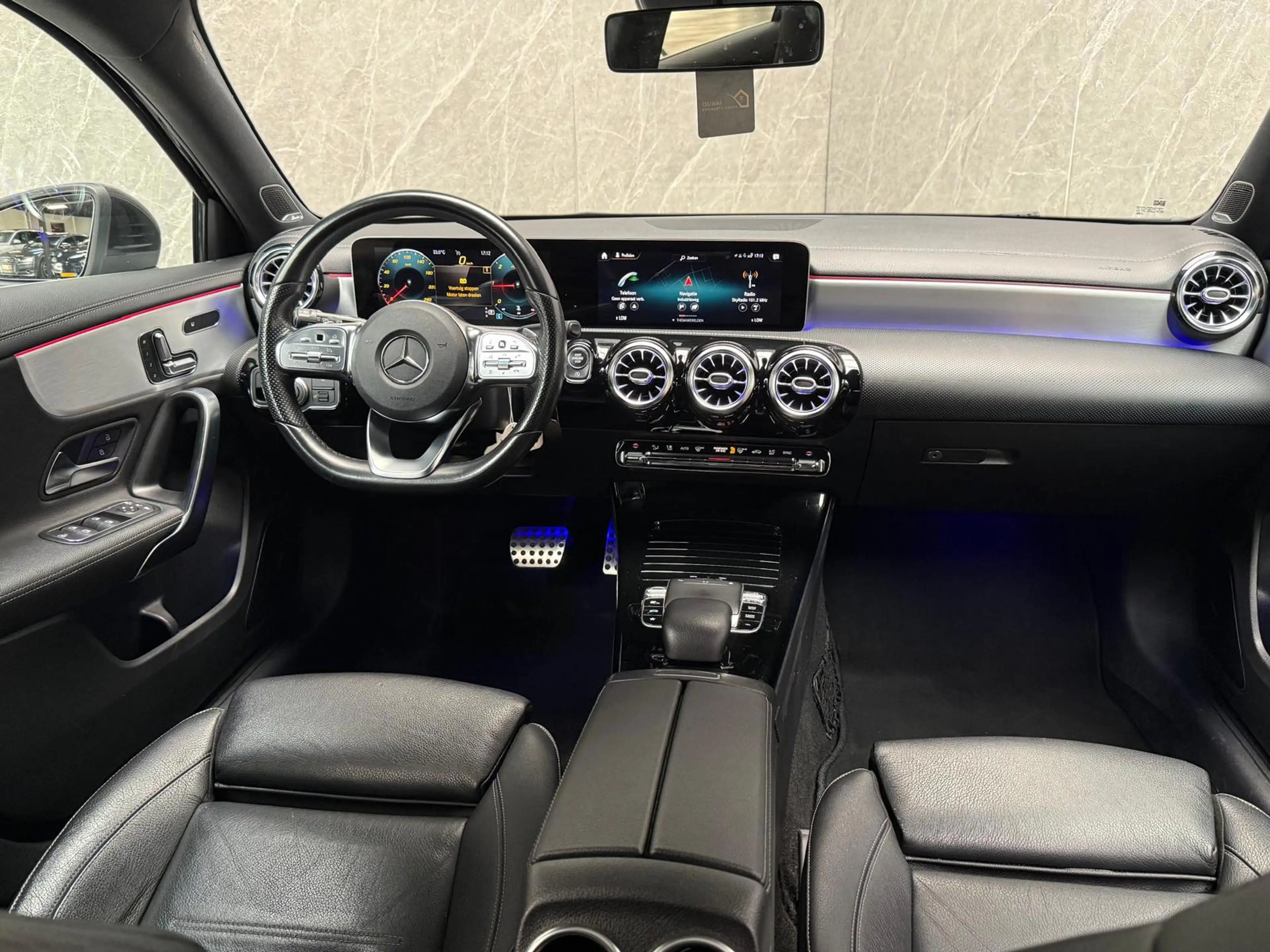 Mercedes-Benz A 180 d / AUT / APK / Panorama / Leder / Camera — photo 11