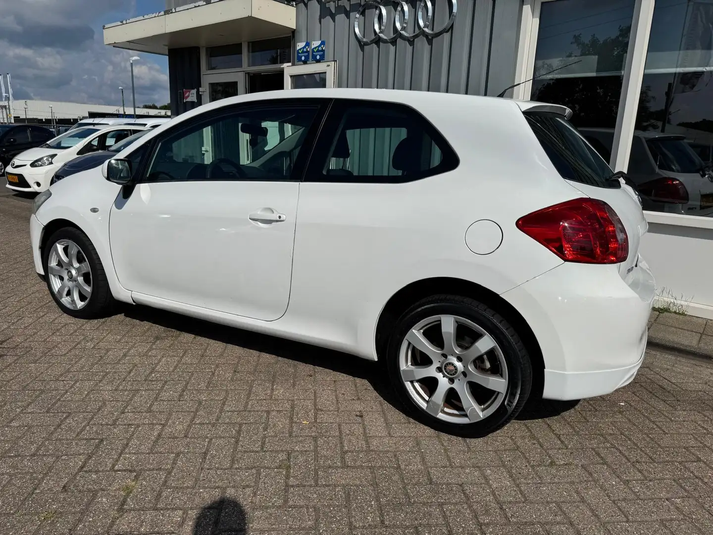 Toyota Auris 1.4 D-4D Aspiration bijela - 2