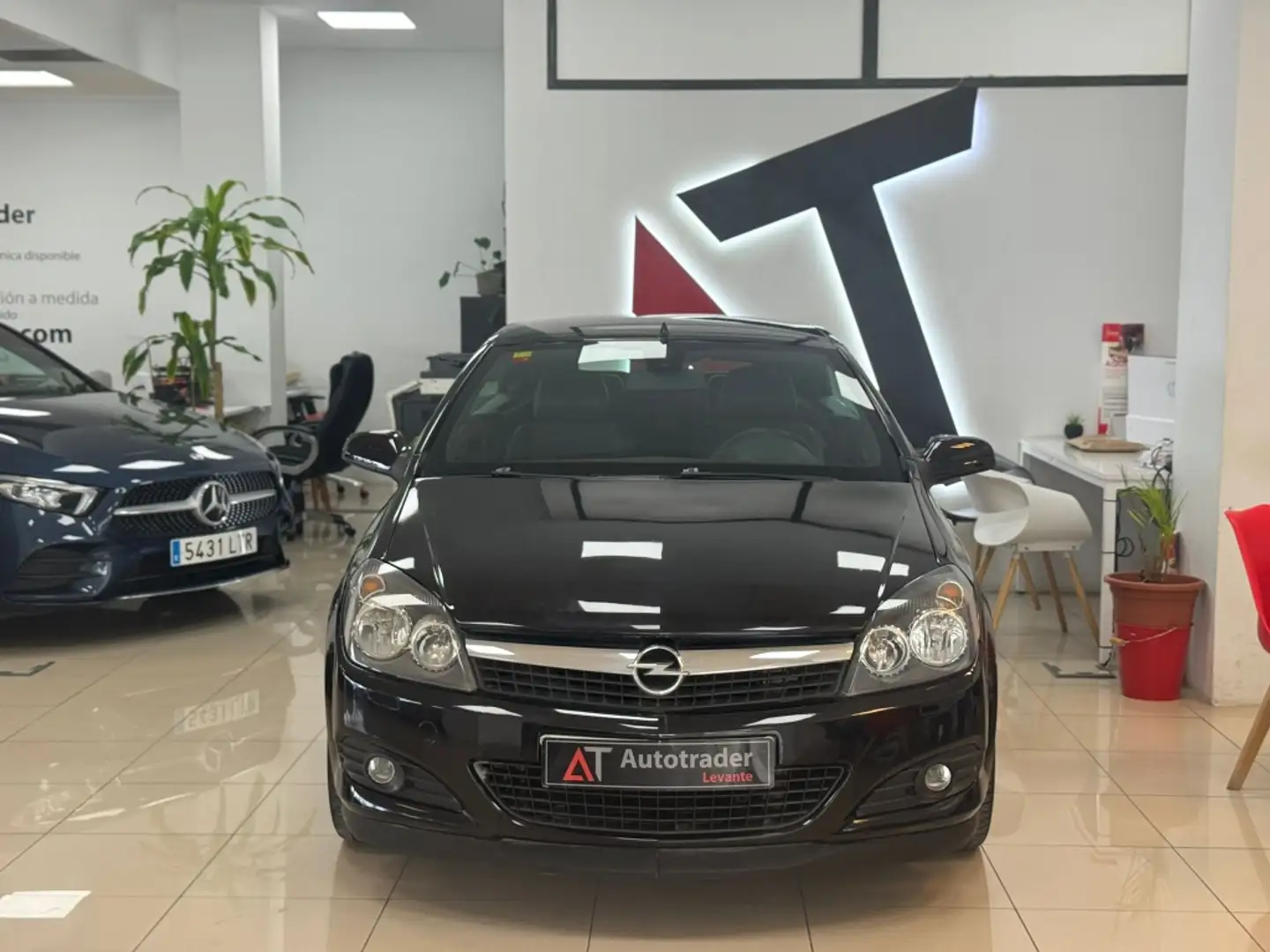 Opel Astra Twin Top 1.8 Cosmo Schwarz - 2