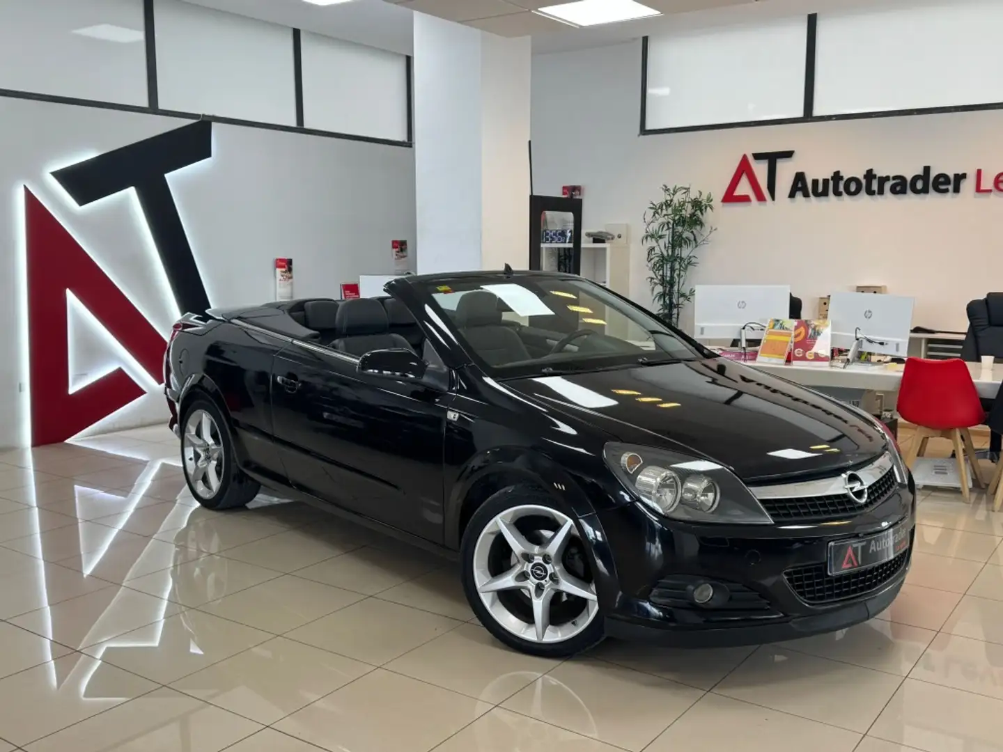 Opel Astra Twin Top 1.8 Cosmo Schwarz - 1
