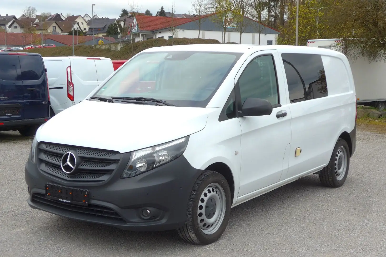 Mercedes-Benz Vito 114 Komp Aut. 4x4 Standheiz Klimaautom Navi Weiß - 1