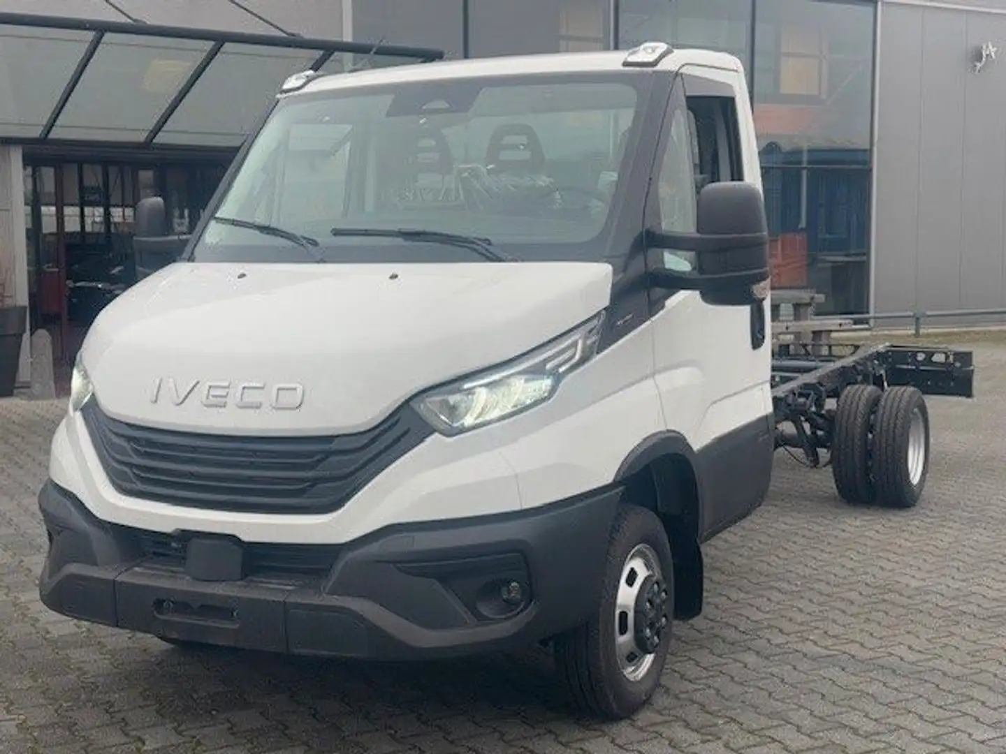 Iveco 50C18 Fahrgestell 5200kg 180PS Neu Wit - 2