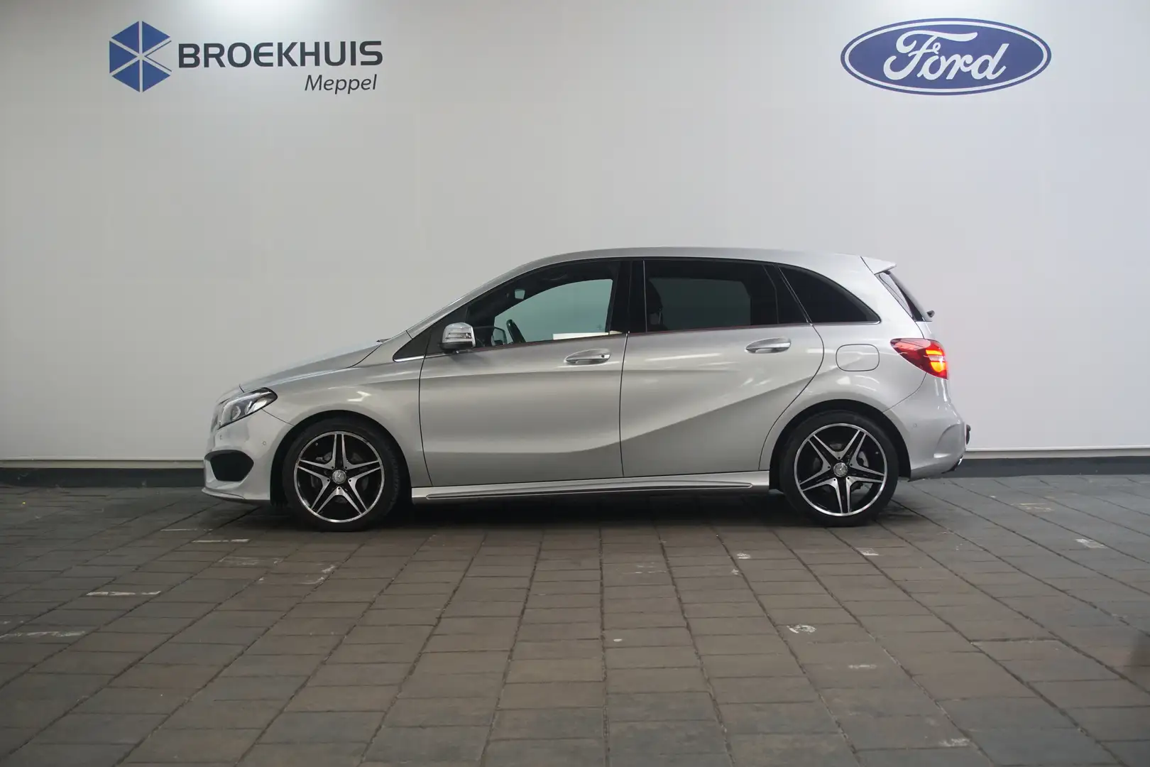 Mercedes-Benz B 180 Ambition AMG-Line | Leder/Alcantara | Trekhaak | Grijs - 2
