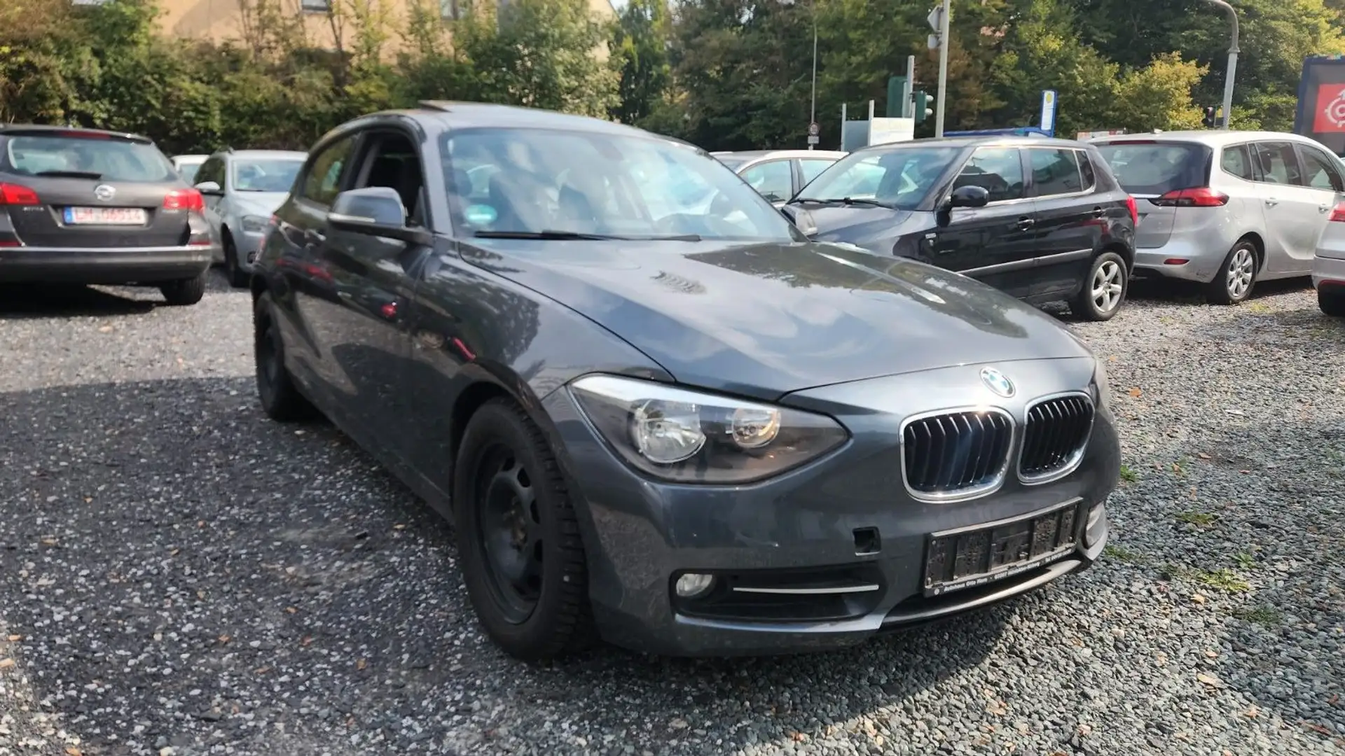 BMW 118 Baureihe Sport-Line/Navi/Schiebedach Grau - 2