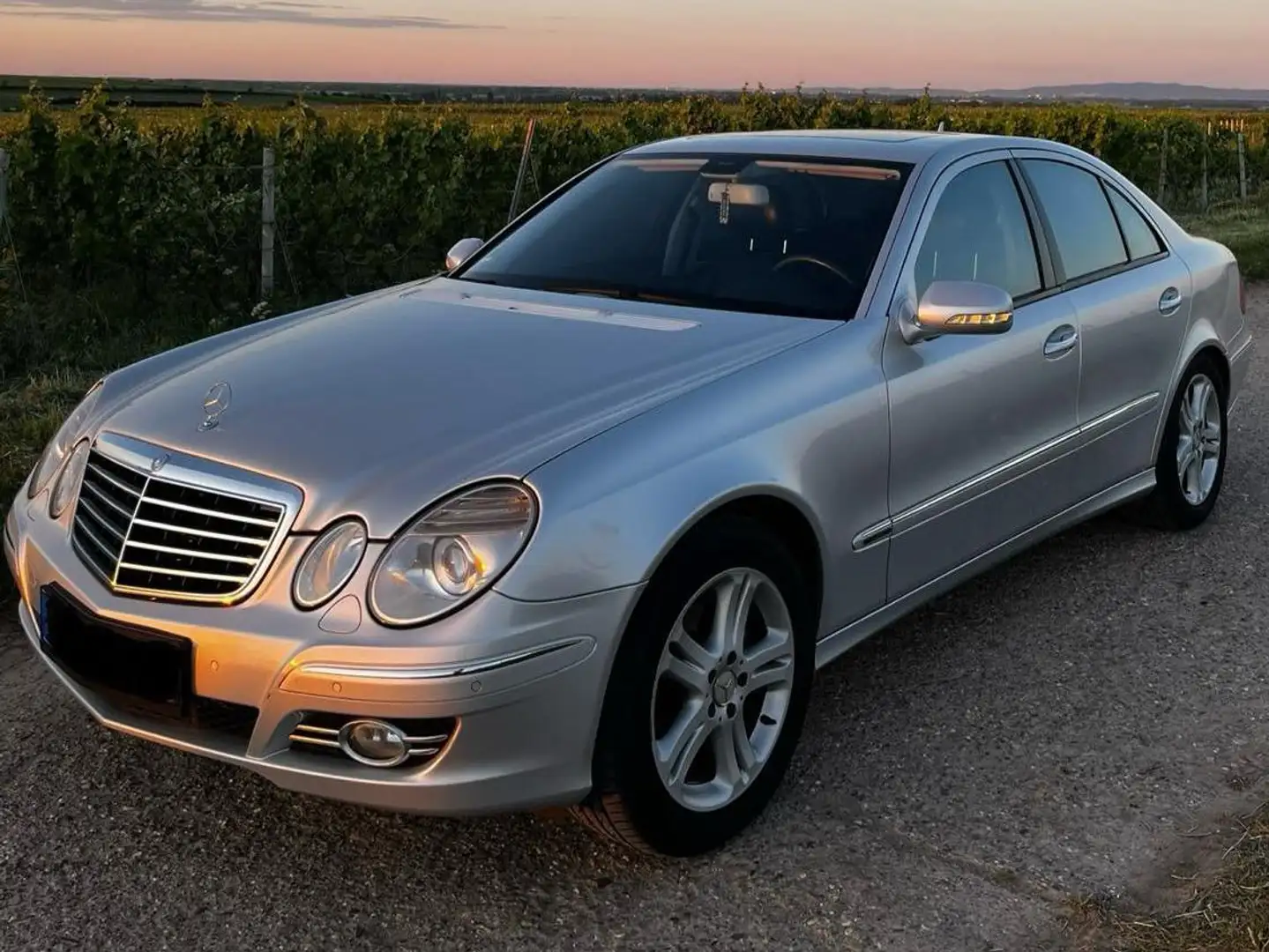 Mercedes-Benz E 280 E 280 CDI 7G-TRONIC Avantgarde DPF Stříbrná - 1