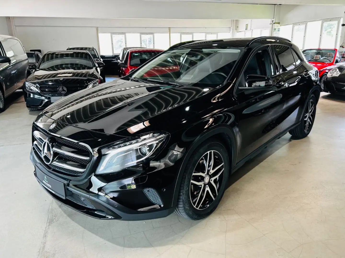 Mercedes-Benz GLA 200 CDI /d *Night-Paket*Kamera*BiXenon*Leder Černá - 2