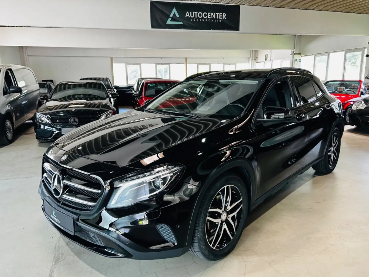 Mercedes-Benz GLA 200 CDI /d *Night-Paket*Kamera*BiXenon*Leder Černá - 1