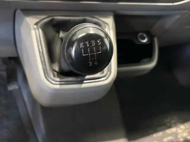 Volkswagen Transporter view 15