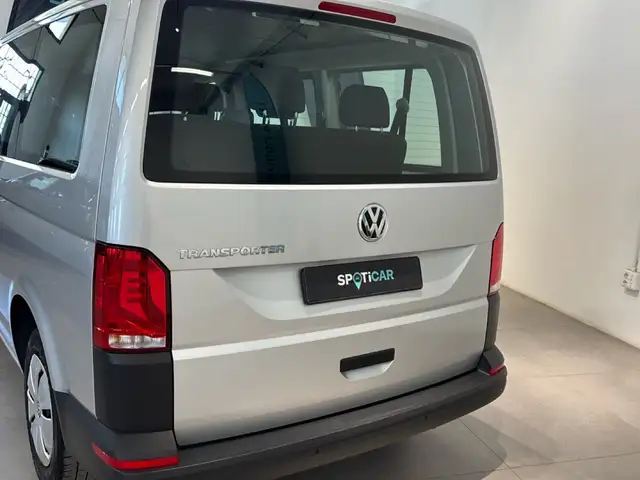 Volkswagen Transporter view 5