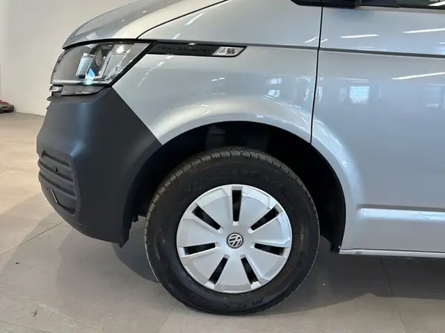 Volkswagen Transporter view 8