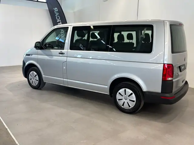 Volkswagen Transporter view 6
