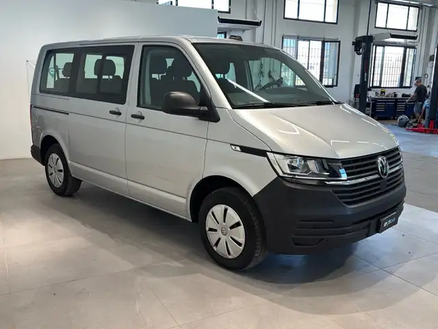 Volkswagen Transporter view 3