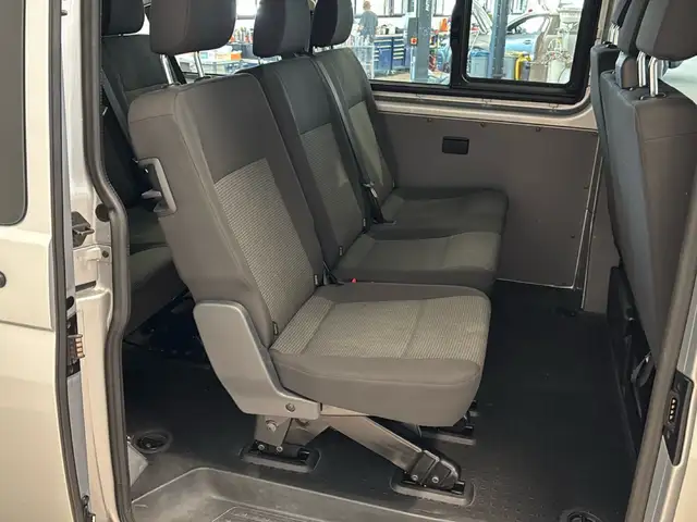 Volkswagen Transporter view 12