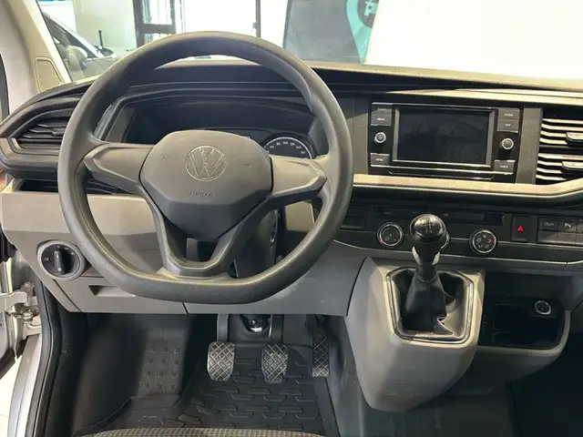 Volkswagen Transporter view 10