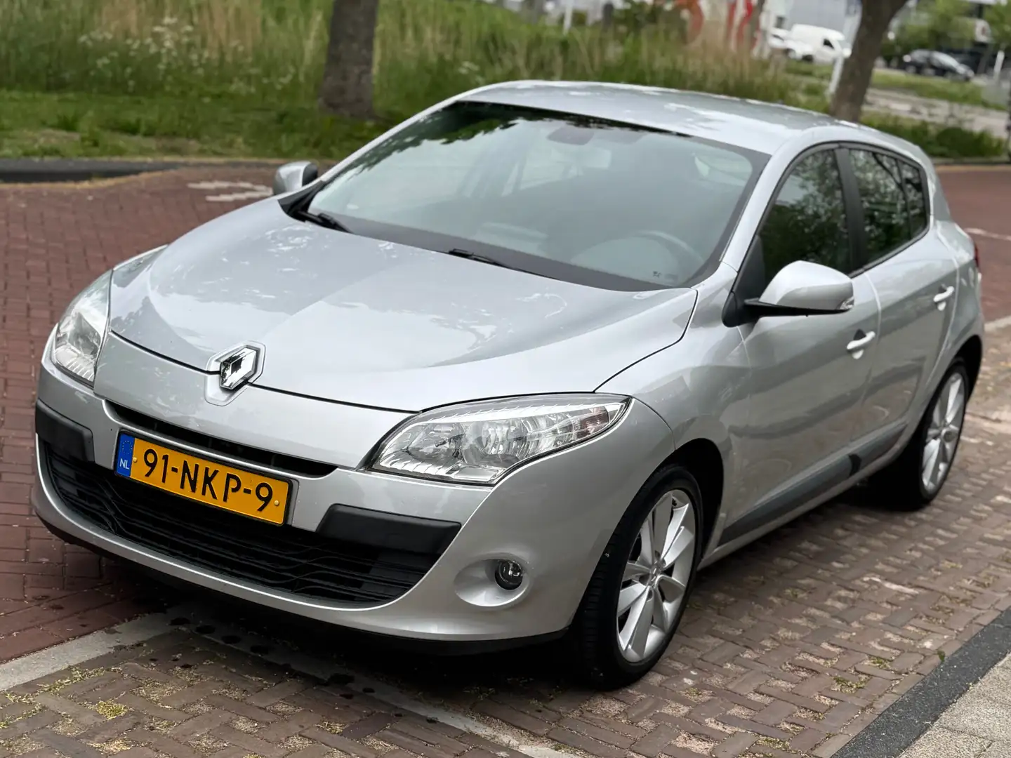 Renault Megane Megane 1.6 Celsium Grijs - 2