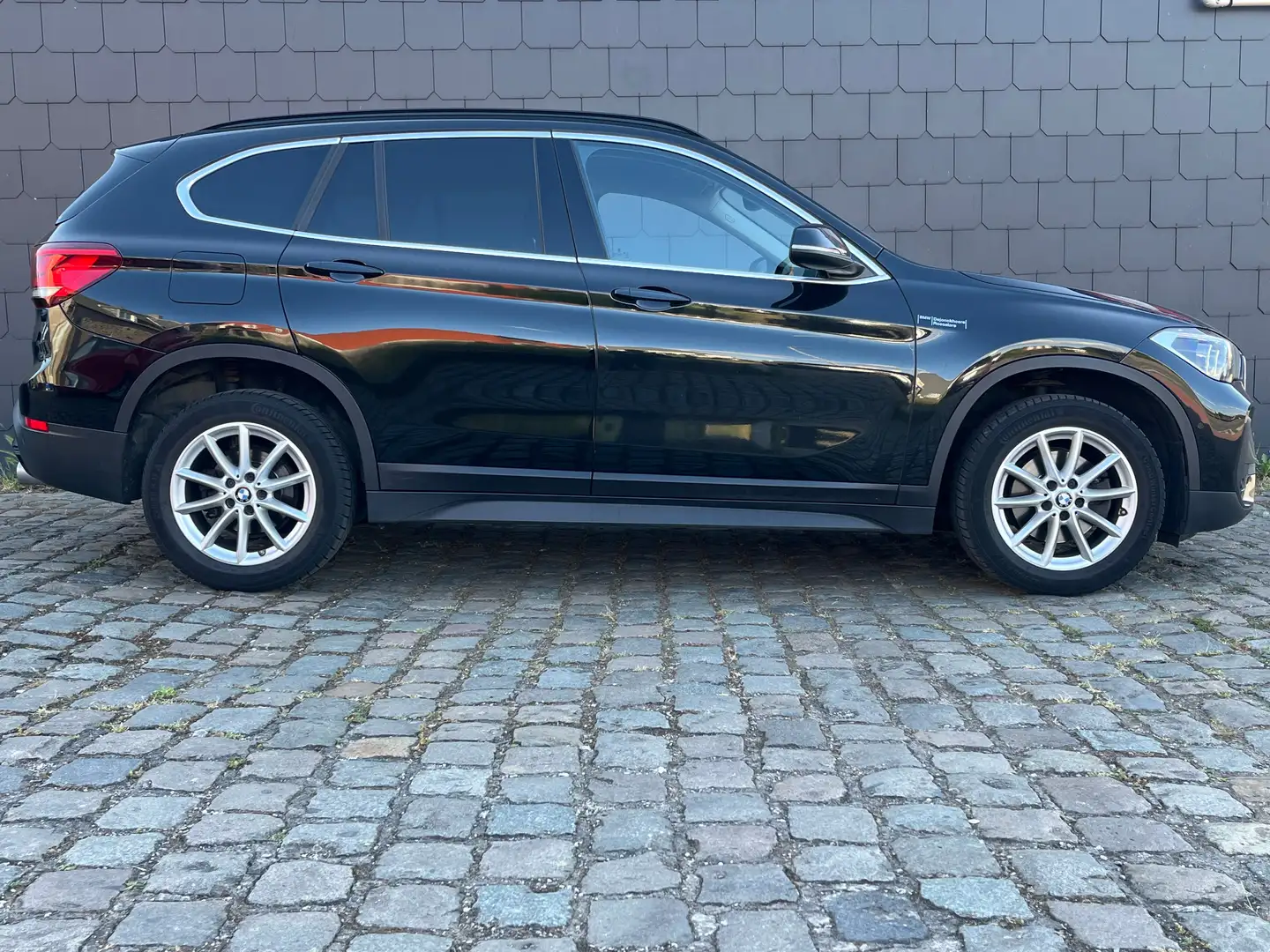 BMW X1 🔴🔴 Automatique sDrive18d AdBlue 1HND CARPASS Schwarz - 2