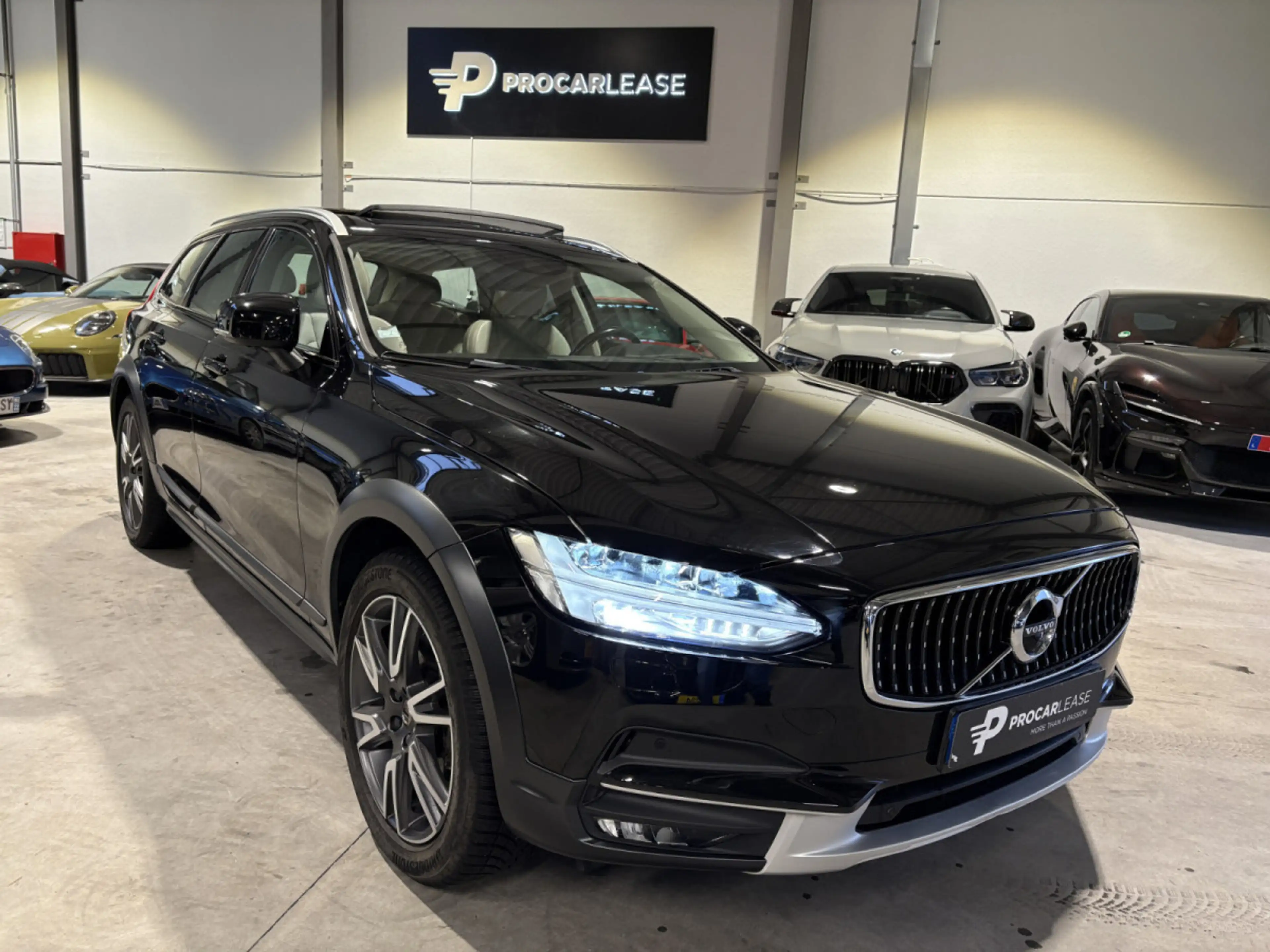 Volvo V90 Cross Country Pro AWD/PANO/19/360/HUP.D/MALUS PAYE — photo 2