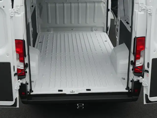 Peugeot Boxer view 9