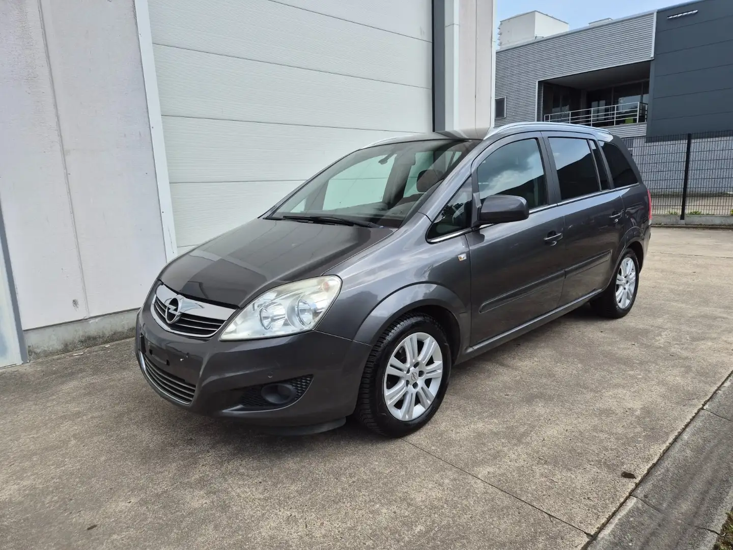 Opel Zafira 1.6i Cosmo 7 zitplaatsen climate control halfleder Grijs - 1