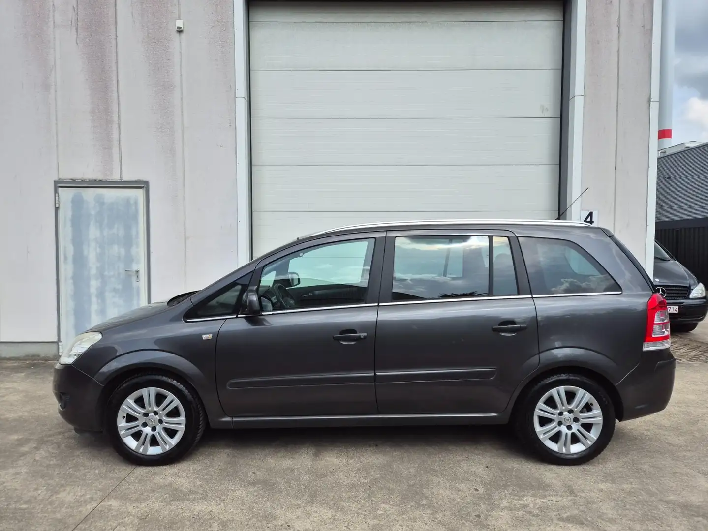 Opel Zafira 1.6i Cosmo 7 zitplaatsen climate control halfleder Grijs - 2