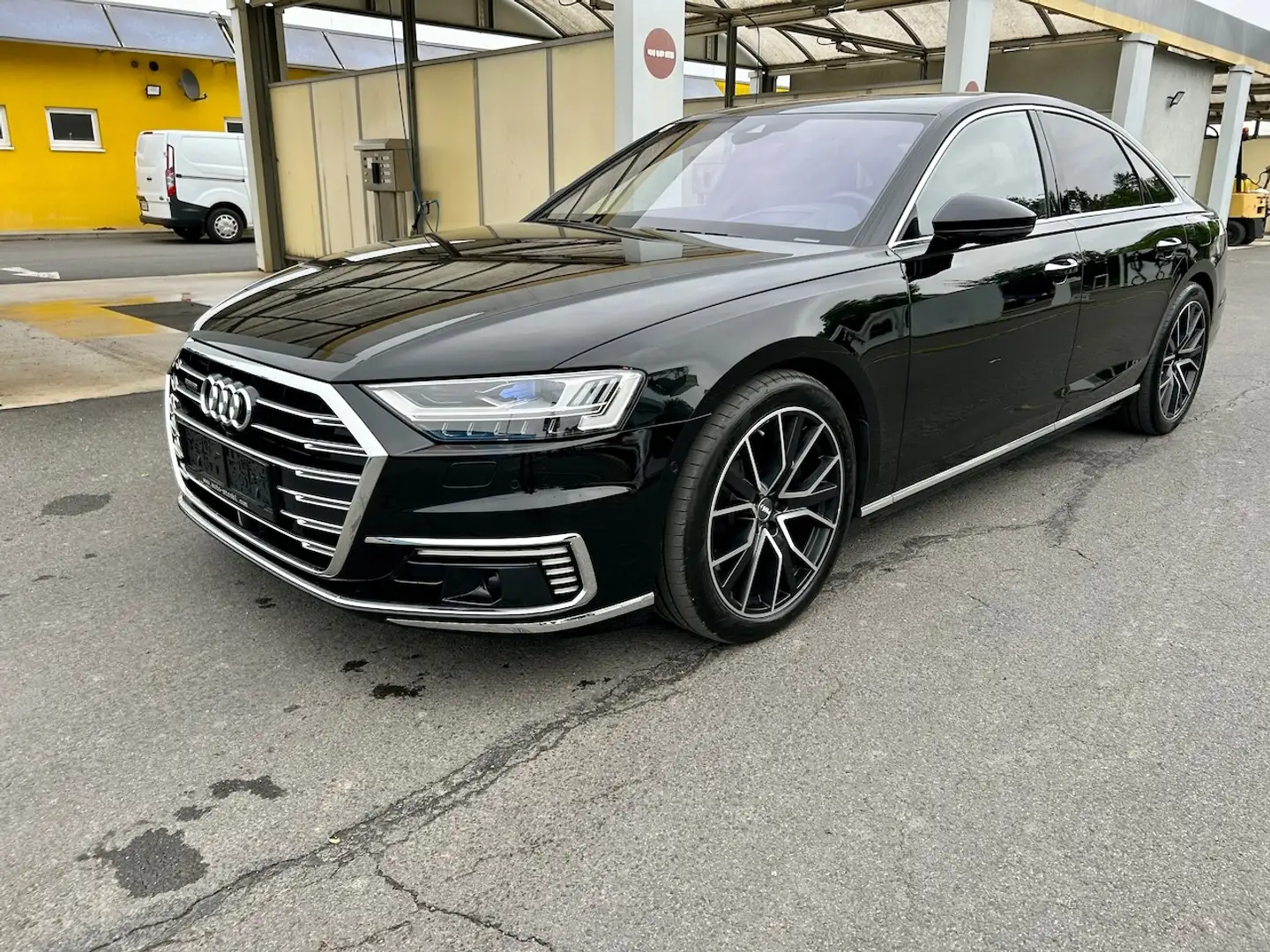 Audi A8 60 TFSI e quattro Noir - 1