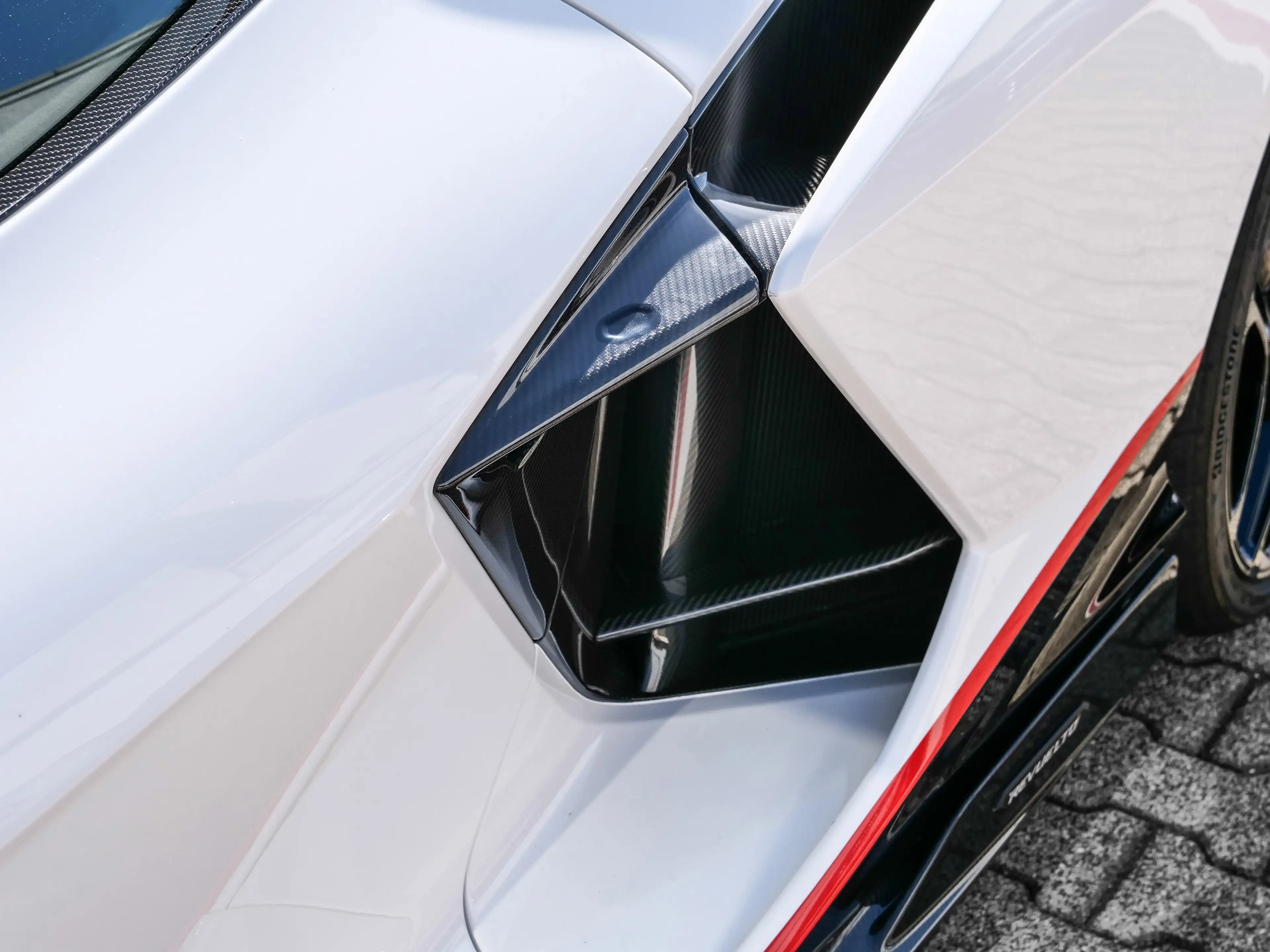 Lamborghini Revuelto Bianco Asopo, Full High Assistant Pack — photo 15
