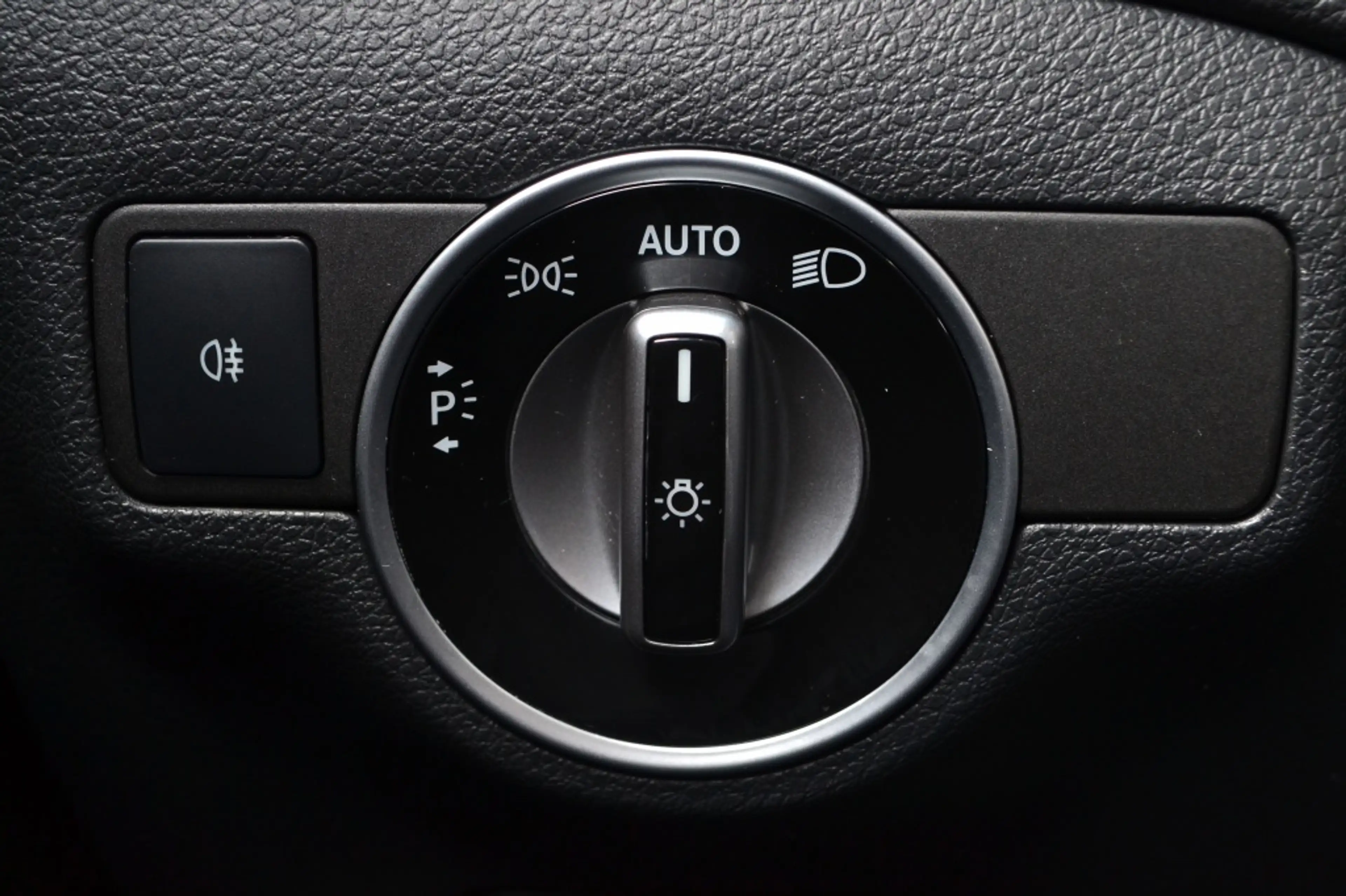 Mercedes-Benz CLA 180 Shooting Brake AMG Edition Camera/LED/Keyless/18'' — photo 43