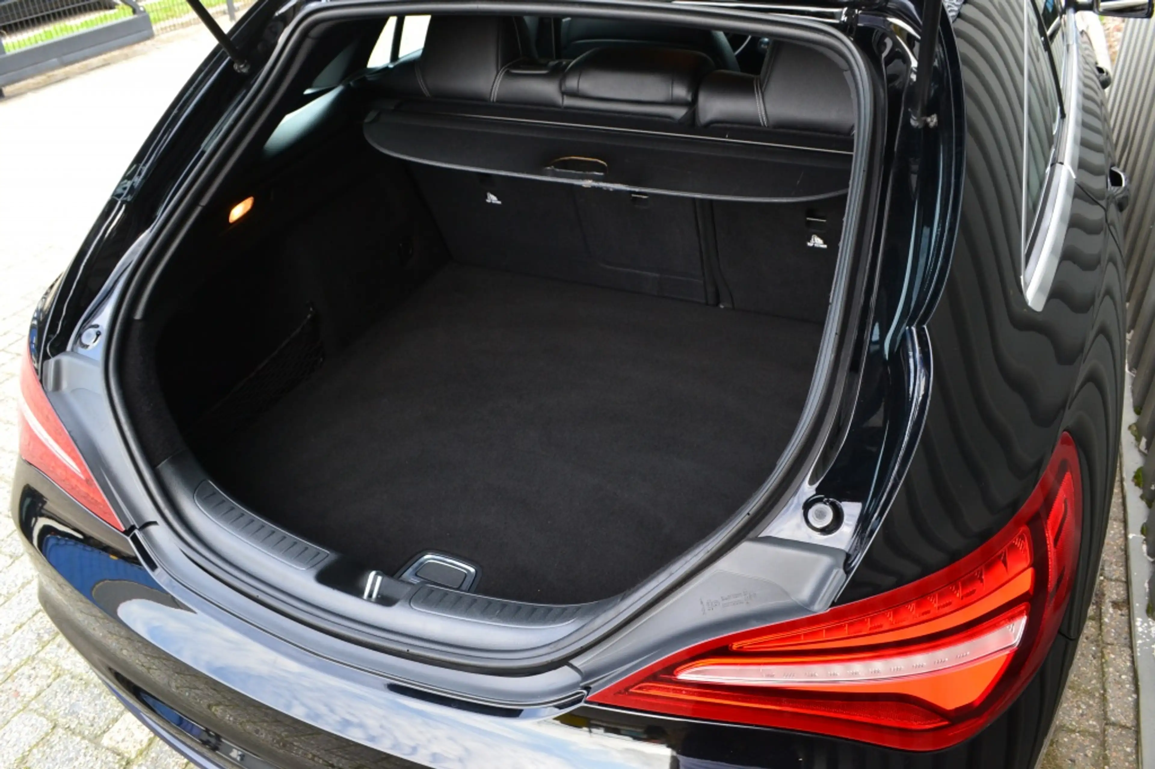 Mercedes-Benz CLA 180 Shooting Brake AMG Edition Camera/LED/Keyless/18'' — photo 46