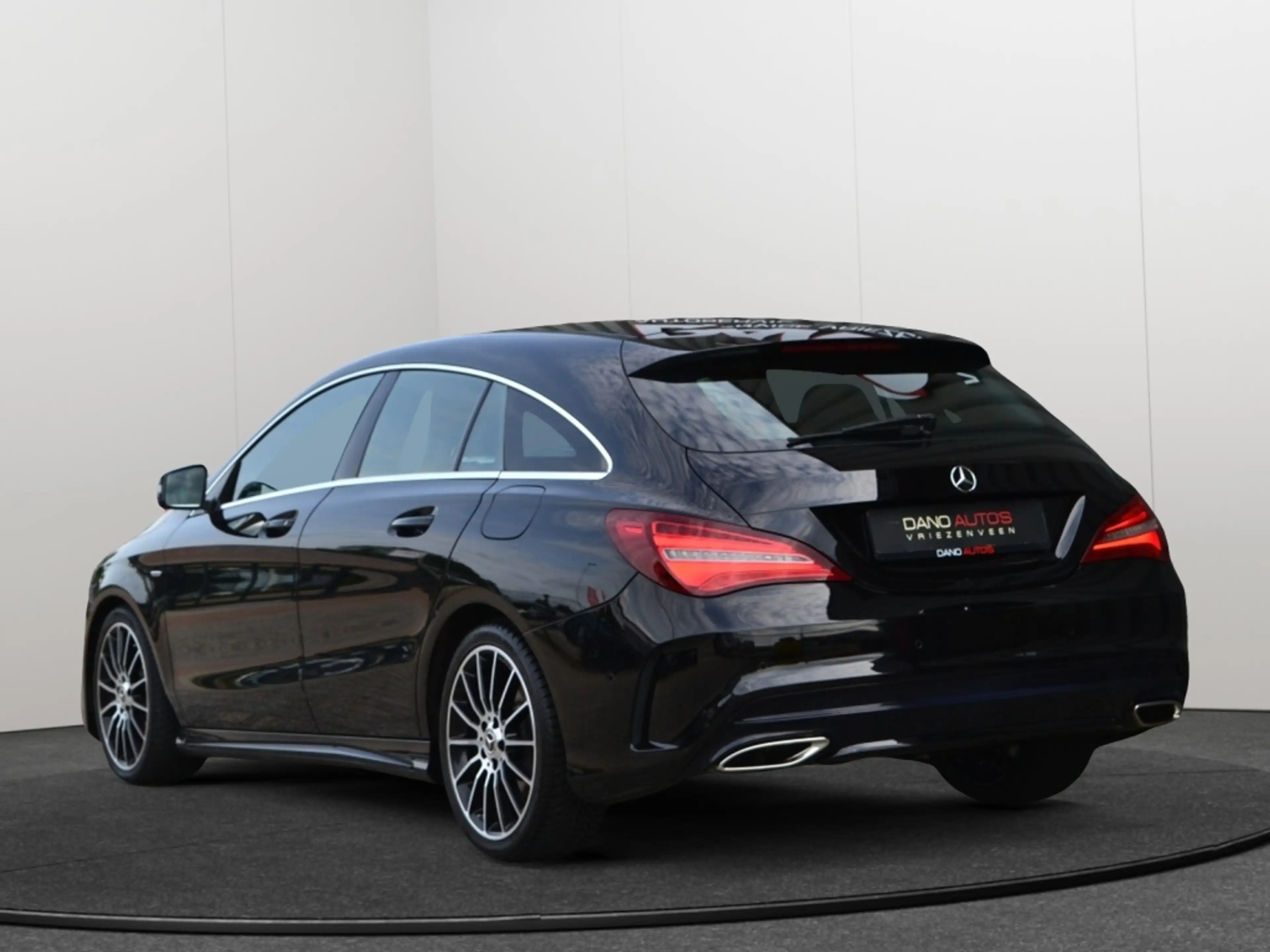 Mercedes-Benz CLA 180 Shooting Brake AMG Edition Camera/LED/Keyless/18'' — photo 3