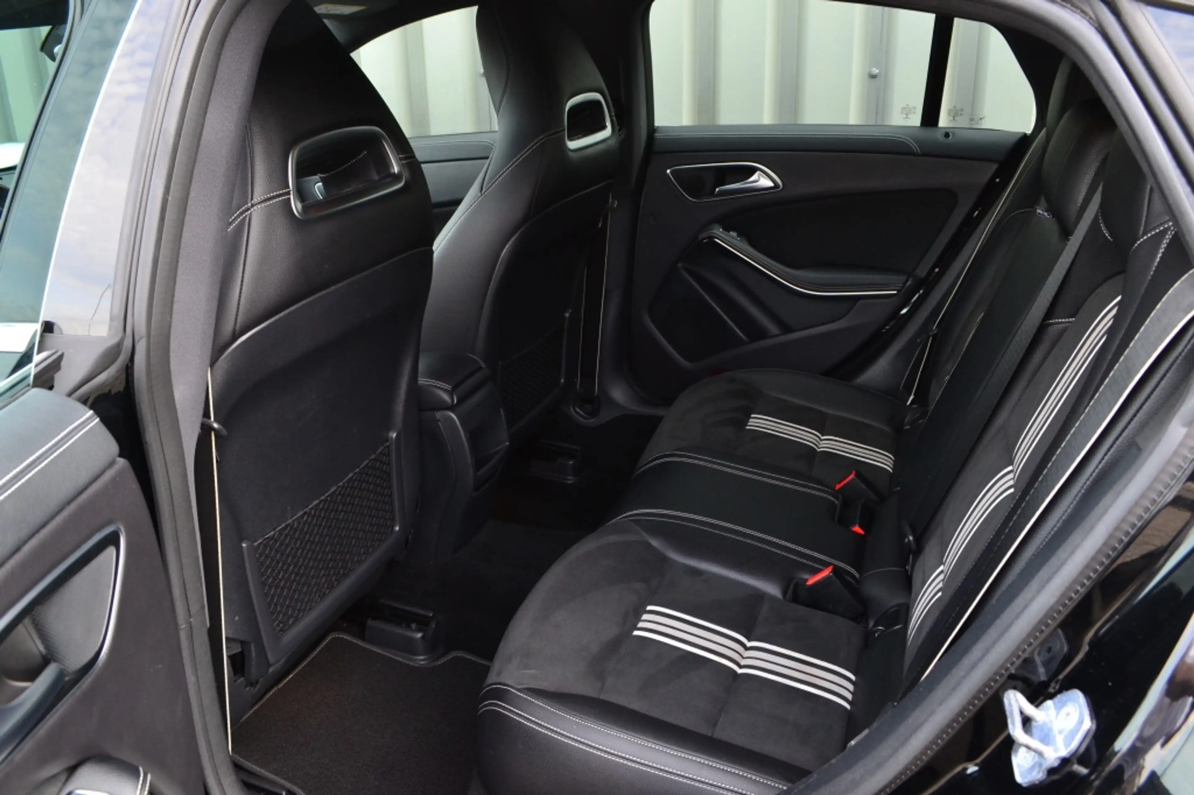 Mercedes-Benz CLA 180 Shooting Brake AMG Edition Camera/LED/Keyless/18'' — photo 11