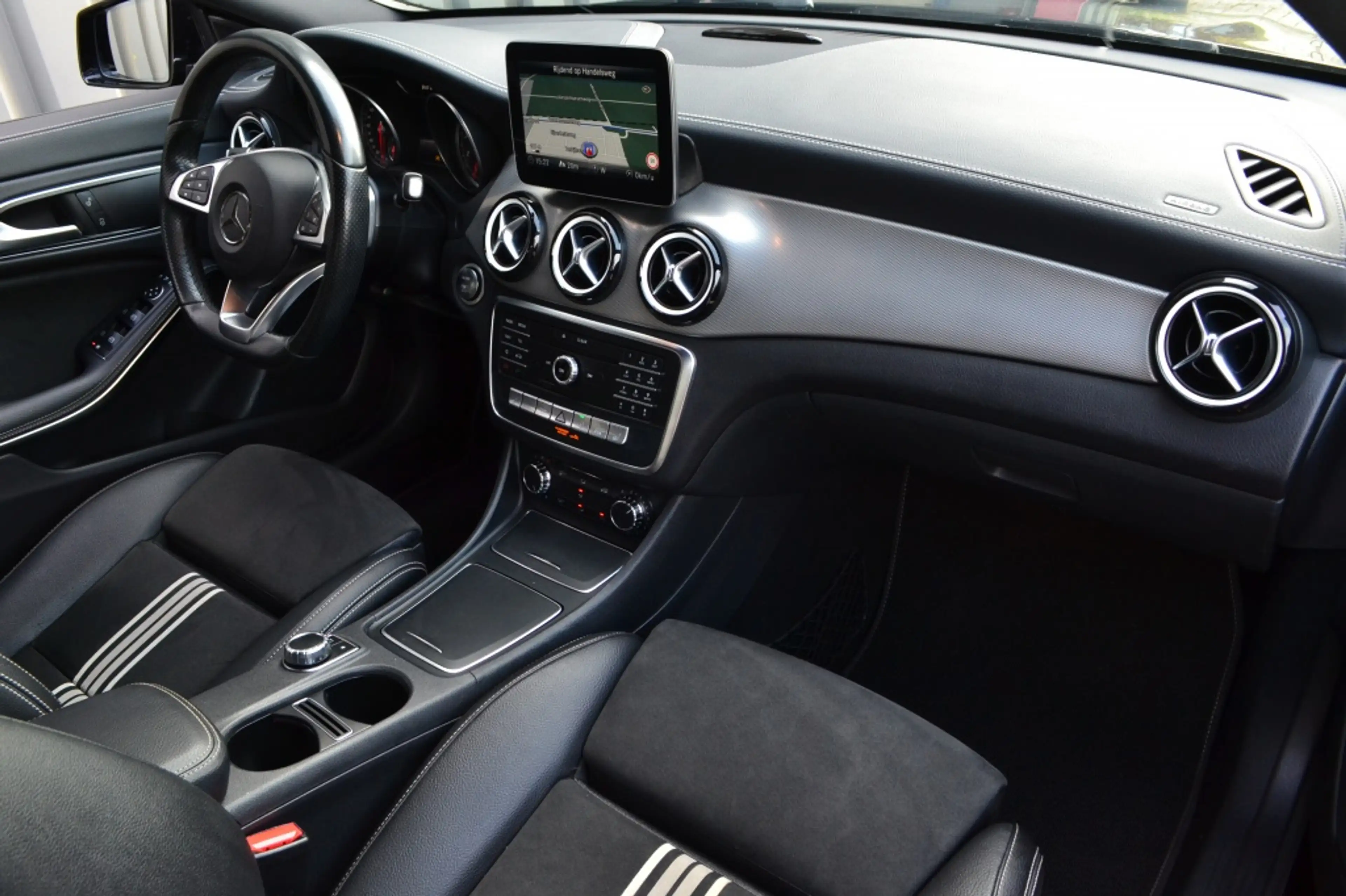 Mercedes-Benz CLA 180 Shooting Brake AMG Edition Camera/LED/Keyless/18'' — photo 7