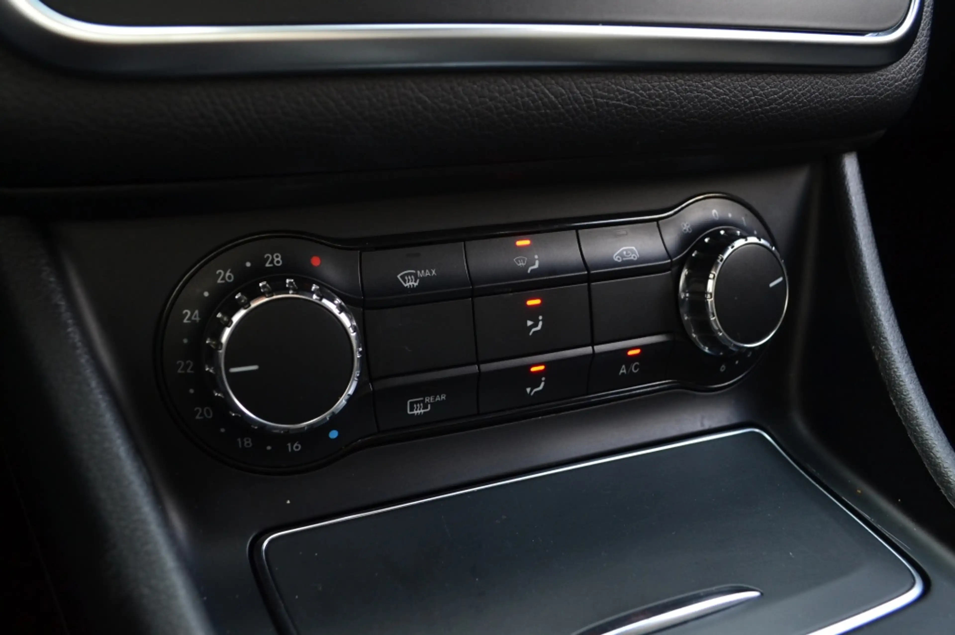 Mercedes-Benz CLA 180 Shooting Brake AMG Edition Camera/LED/Keyless/18'' — photo 38