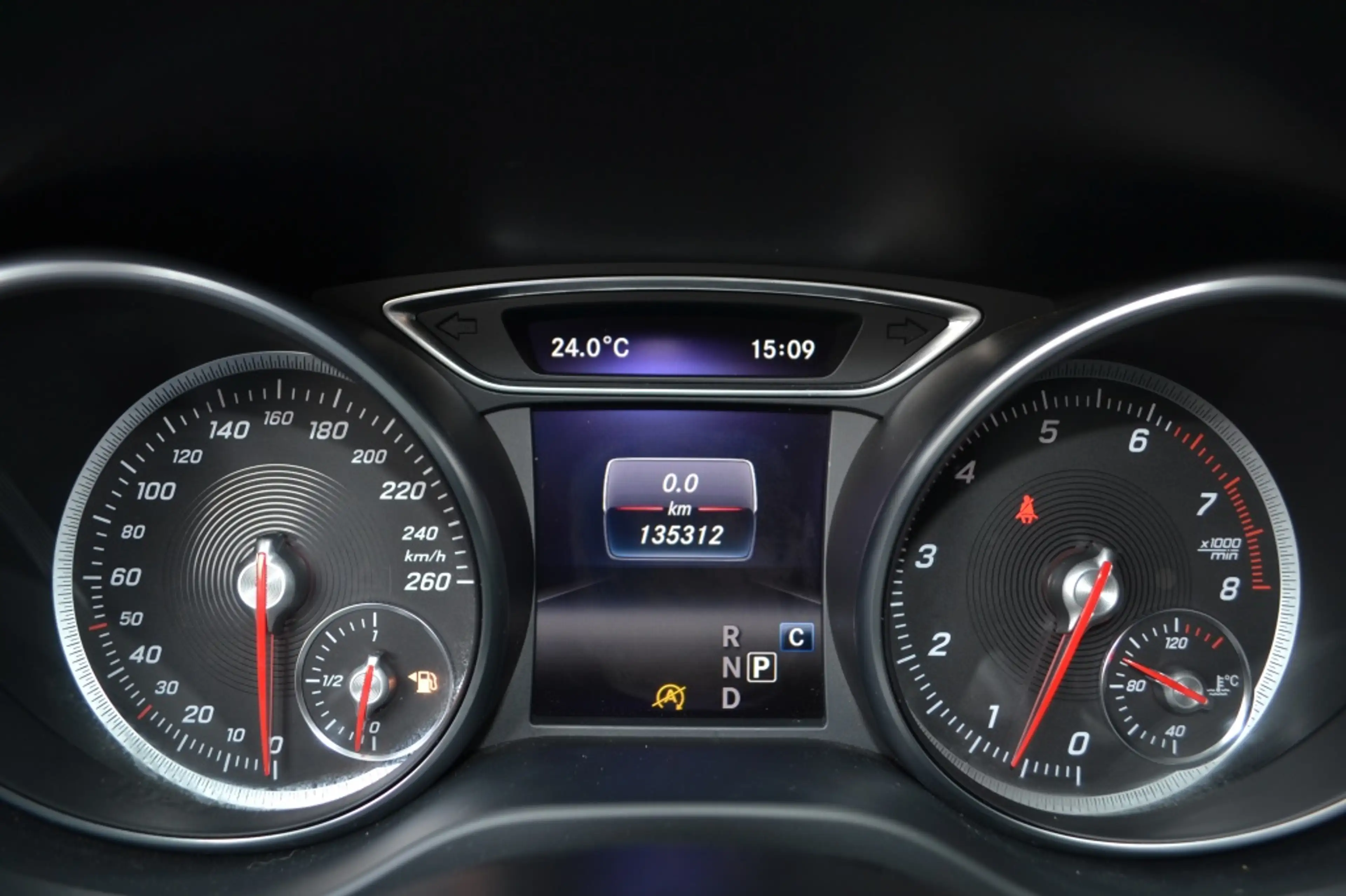 Mercedes-Benz CLA 180 Shooting Brake AMG Edition Camera/LED/Keyless/18'' — photo 36
