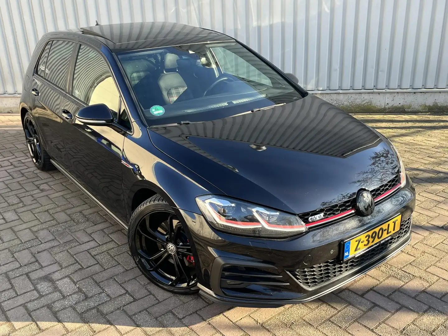 Volkswagen Golf GTI 2.0 TSI Performance Dynaudio LED Keyless Standkach Schwarz - 2