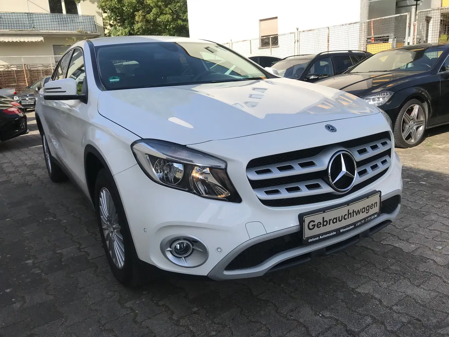 Mercedes-Benz GLA 220 4Matic 7G-DCT4*Navigation*8x Alufelgen*Sitzheizung Weiß - 1
